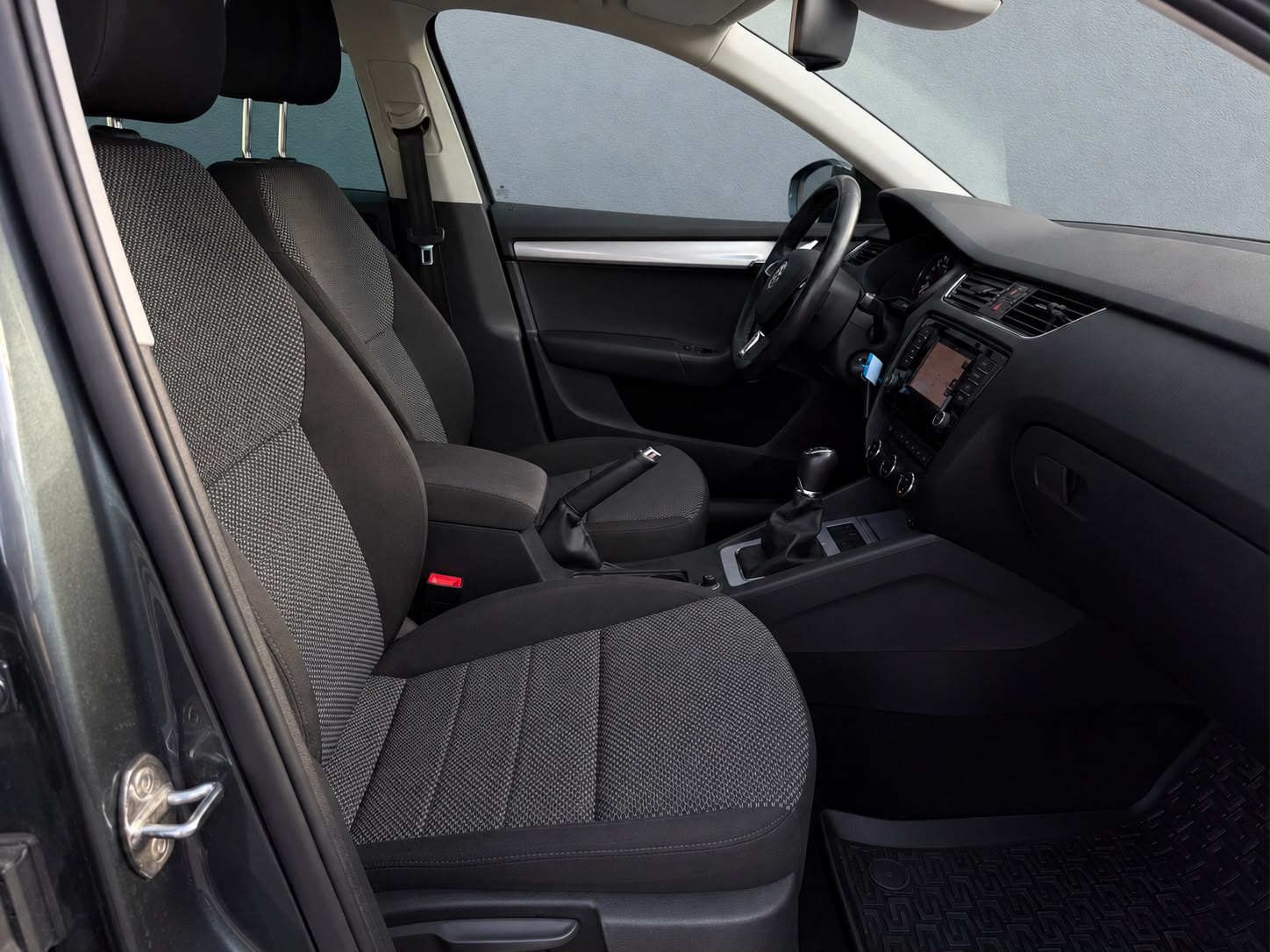 SKODA Octavia Combi 2.0 TDI Style 4x4-image-7