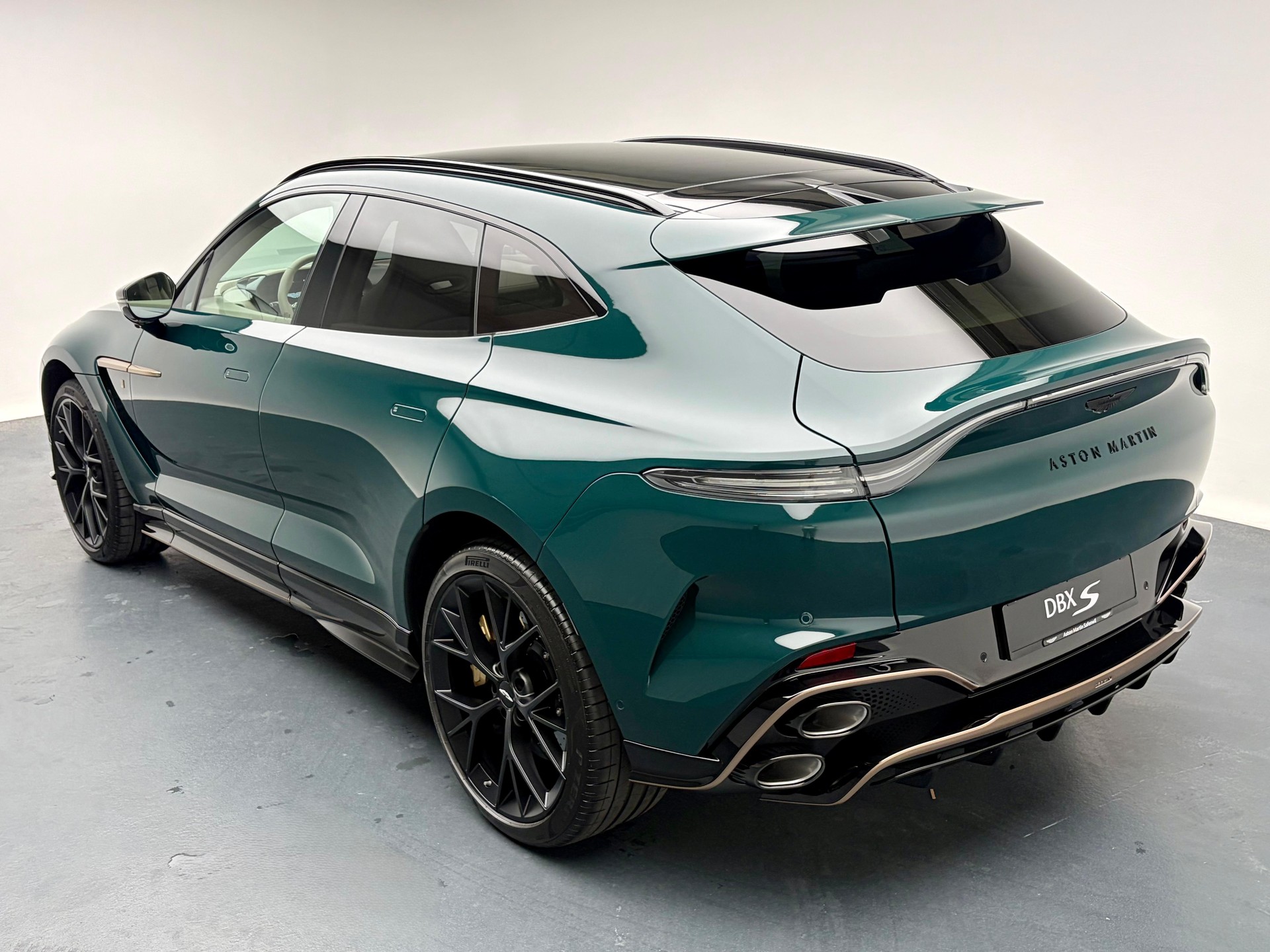 ASTON MARTIN DBX S 4.0 V8 Bi-Turbo (Q - Bronze Styling Pack)-showroom-element-2