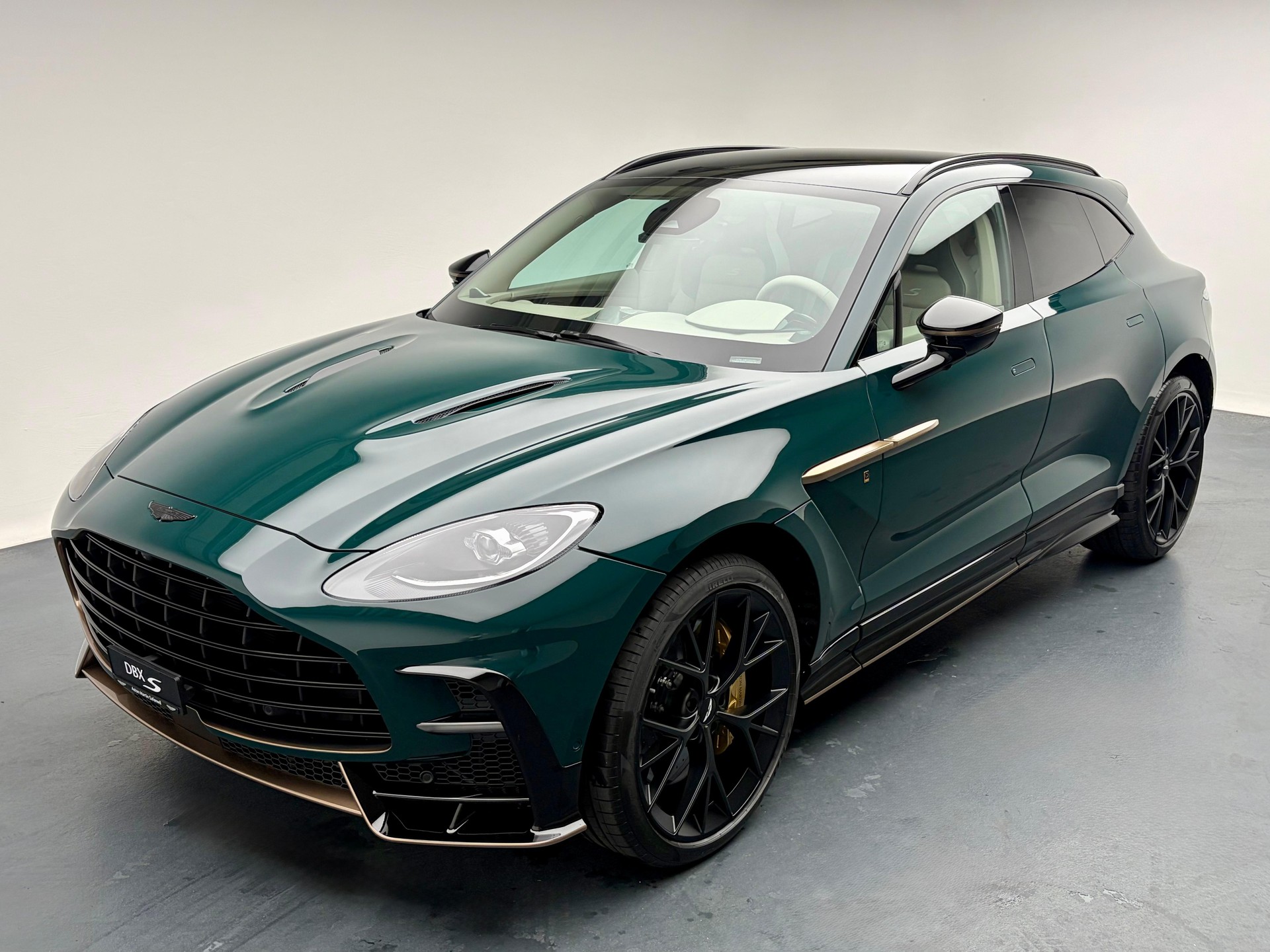 ASTON MARTIN DBX S 4.0 V8 Bi-Turbo (Q - Bronze Styling Pack)