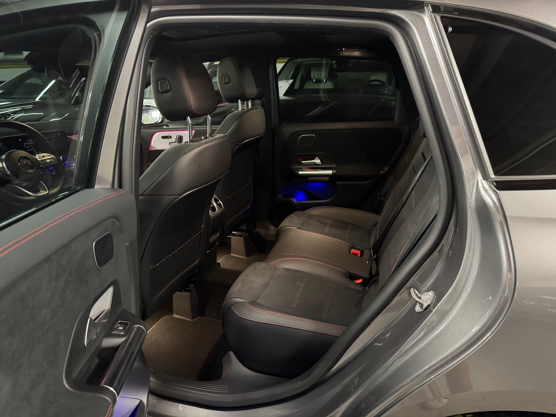 MERCEDES-BENZ B 220 4Matic AMG Line 7G-DCT-image-12