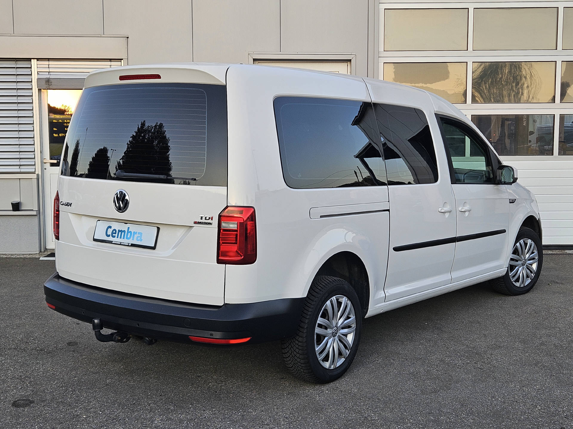VW Caddy Maxi 2.0 TDI Trendline 4m * 5 Plätzer * Klima * AHK * Navi * Frisch ab MFK *-image-5