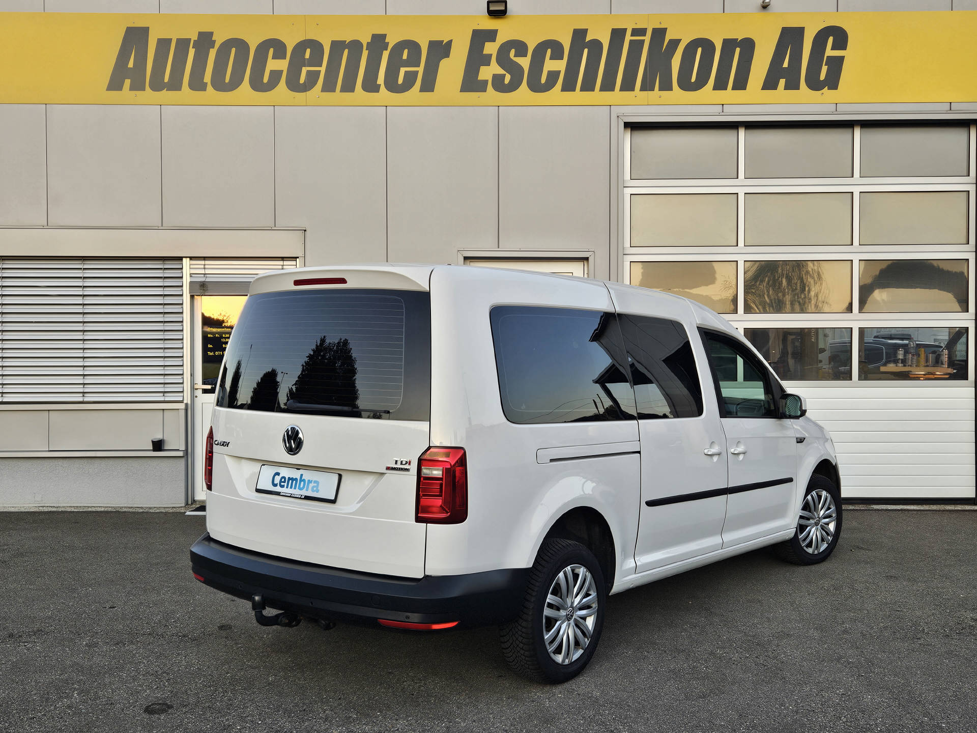 VW Caddy Maxi 2.0 TDI Trendline 4m * 5 Plätzer * Klima * AHK * Navi * Frisch ab MFK *-image-4
