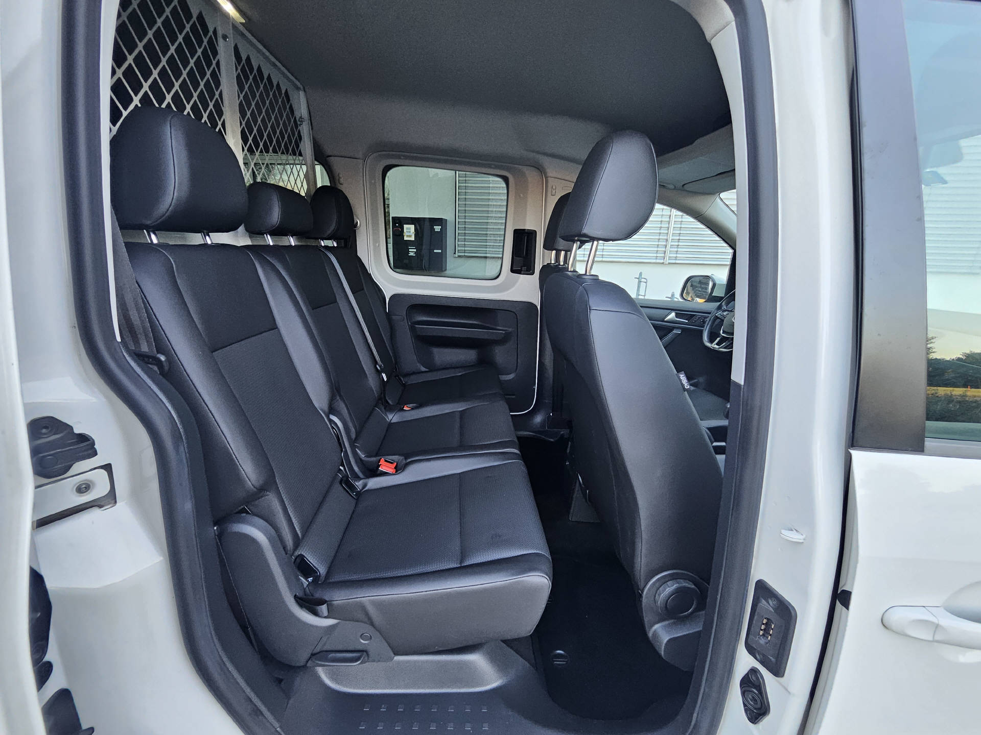 VW Caddy Maxi 2.0 TDI Trendline 4m * 5 Plätzer * Klima * AHK * Navi * Frisch ab MFK *-image-19