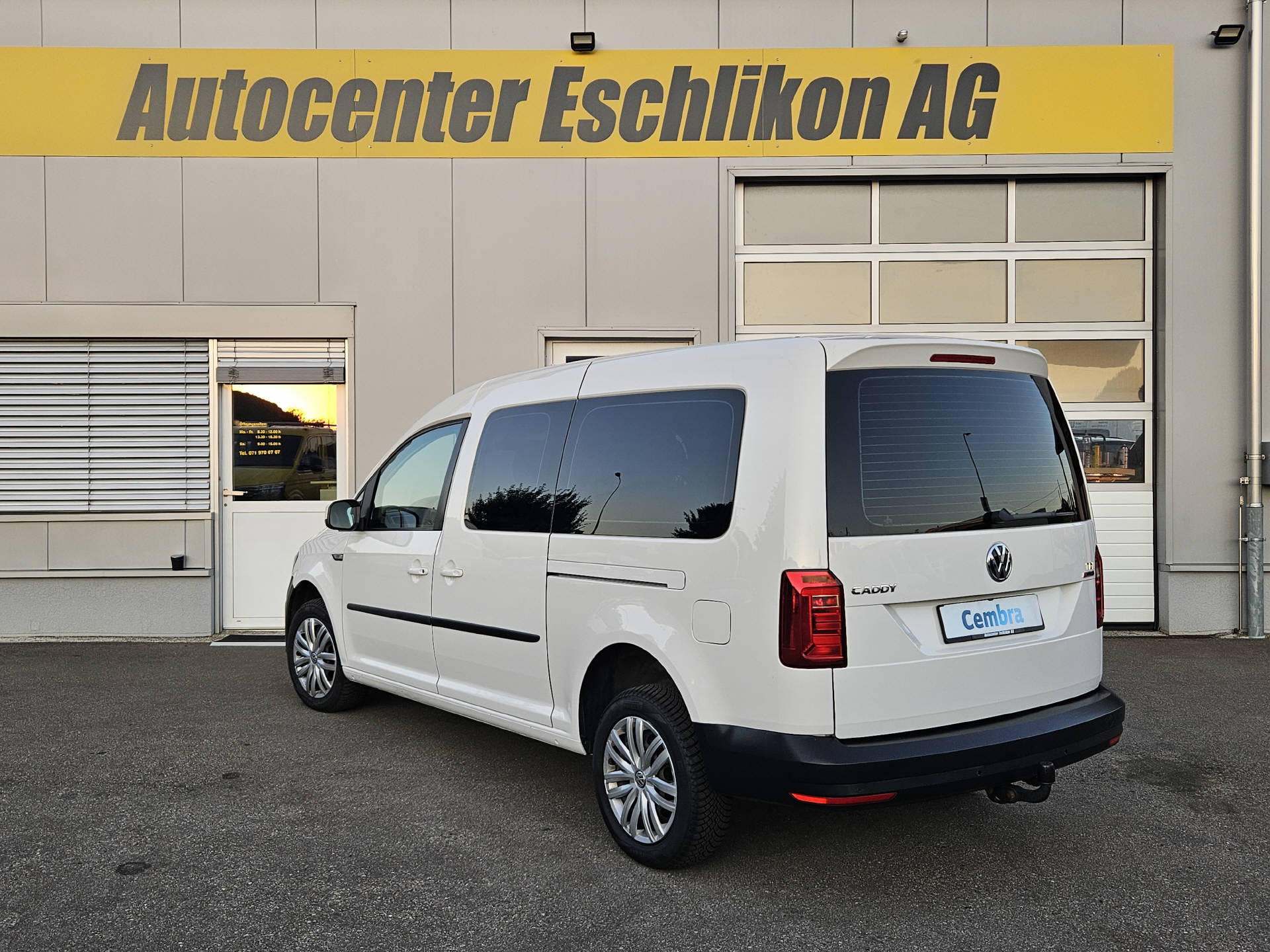VW Caddy Maxi 2.0 TDI Trendline 4m * 5 Plätzer * Klima * AHK * Navi * Frisch ab MFK *-image-6