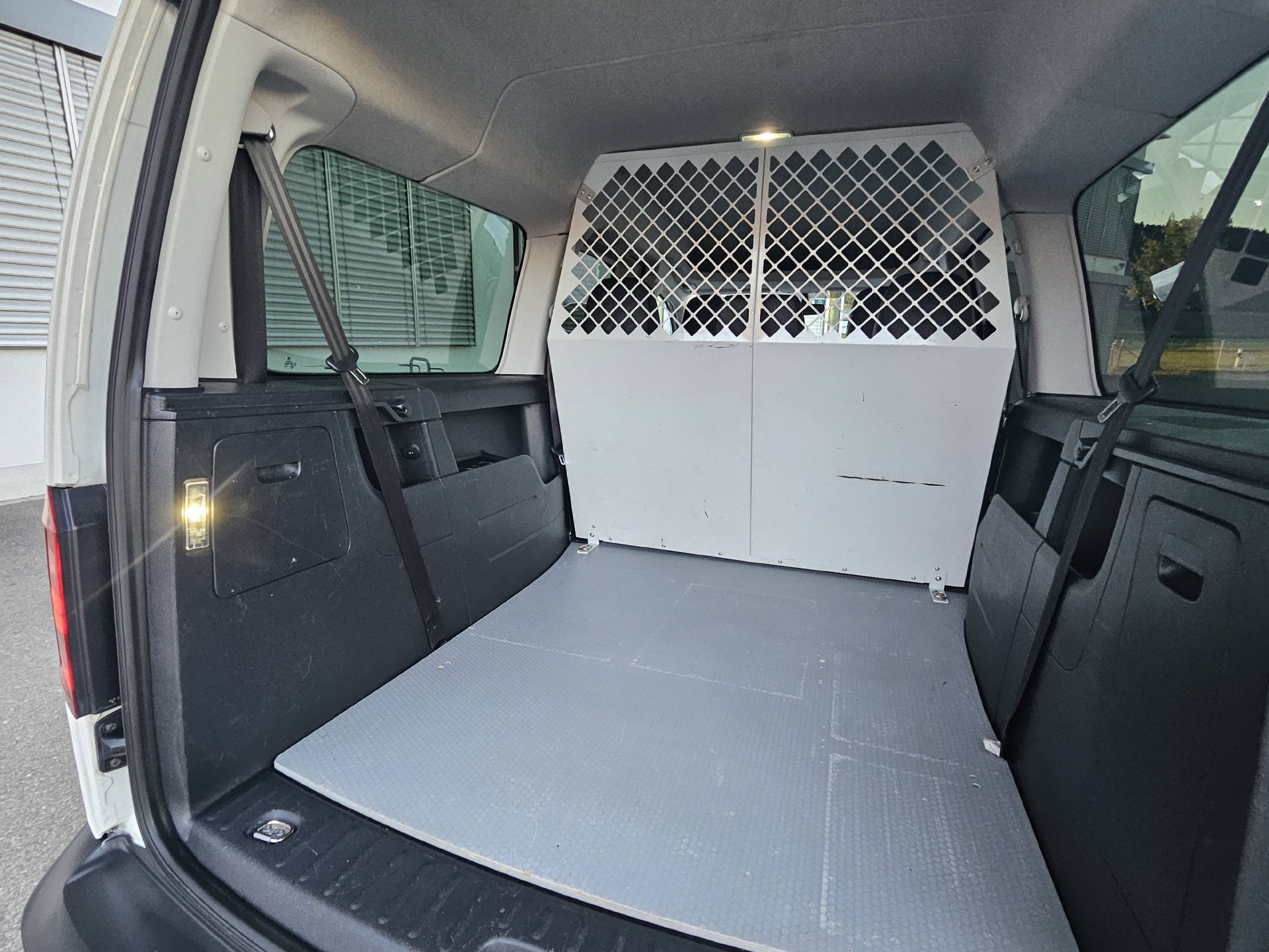 VW Caddy Maxi 2.0 TDI Trendline 4m * 5 Plätzer * Klima * AHK * Navi * Frisch ab MFK *-image-13