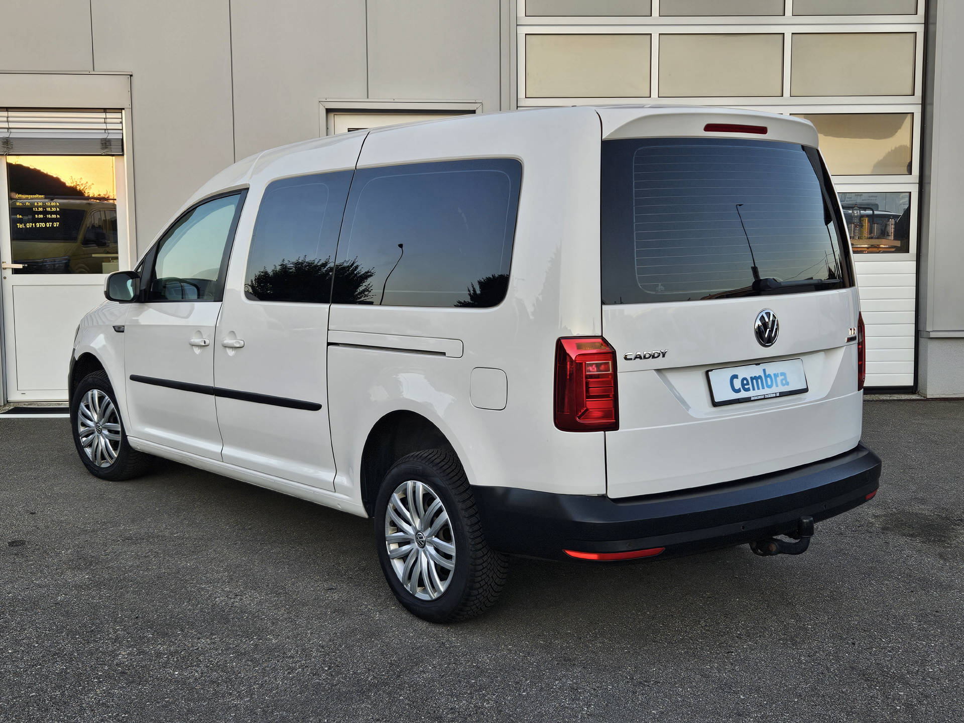 VW Caddy Maxi 2.0 TDI Trendline 4m * 5 Plätzer * Klima * AHK * Navi * Frisch ab MFK *-image-7
