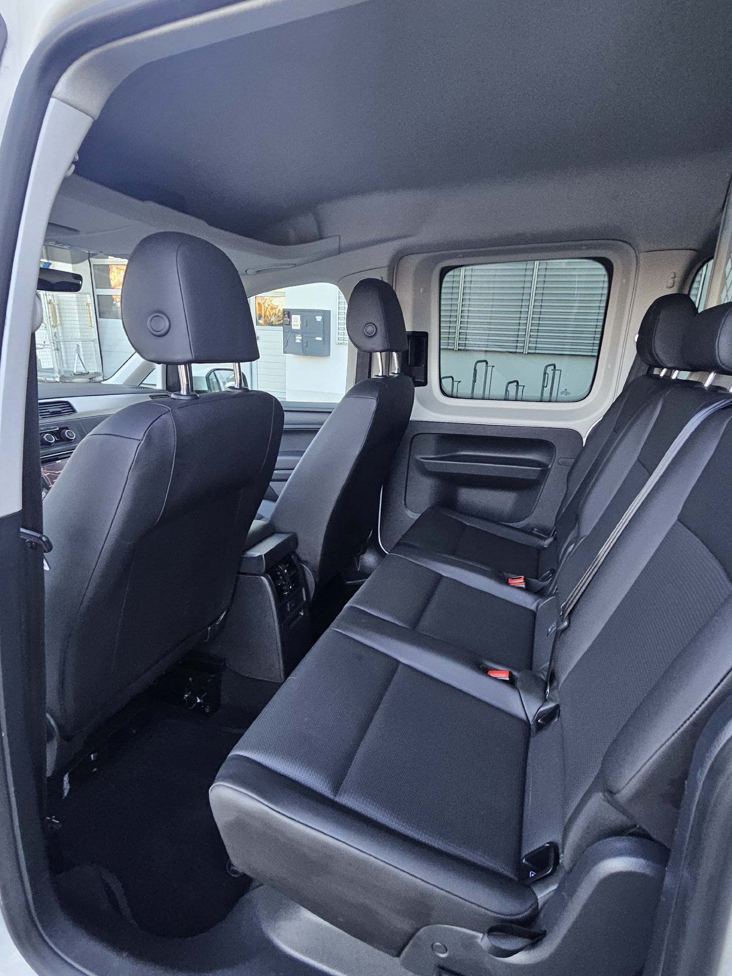 VW Caddy Maxi 2.0 TDI Trendline 4m * 5 Plätzer * Klima * AHK * Navi * Frisch ab MFK *-image-14