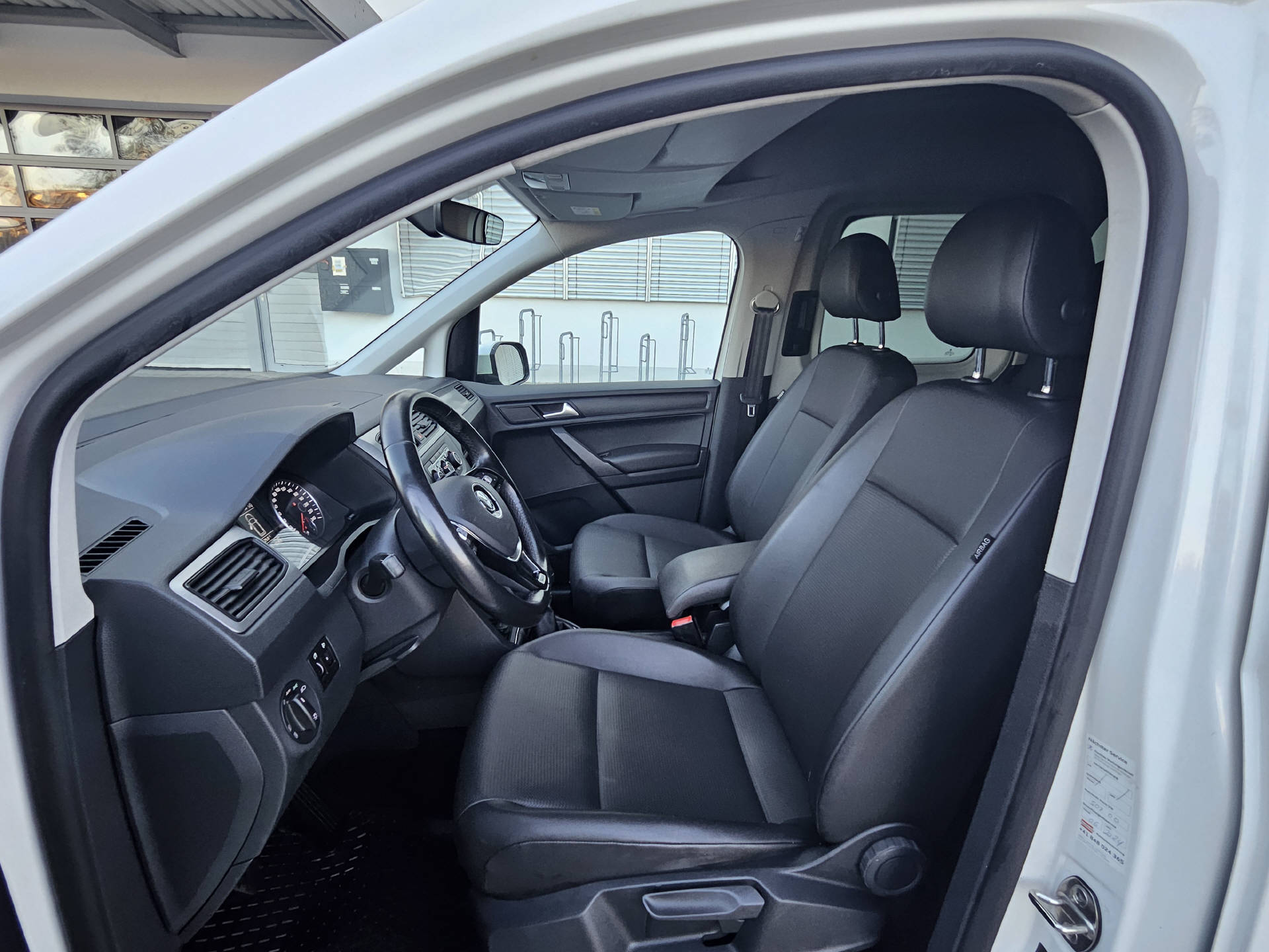 VW Caddy Maxi 2.0 TDI Trendline 4m * 5 Plätzer * Klima * AHK * Navi * Frisch ab MFK *-image-11