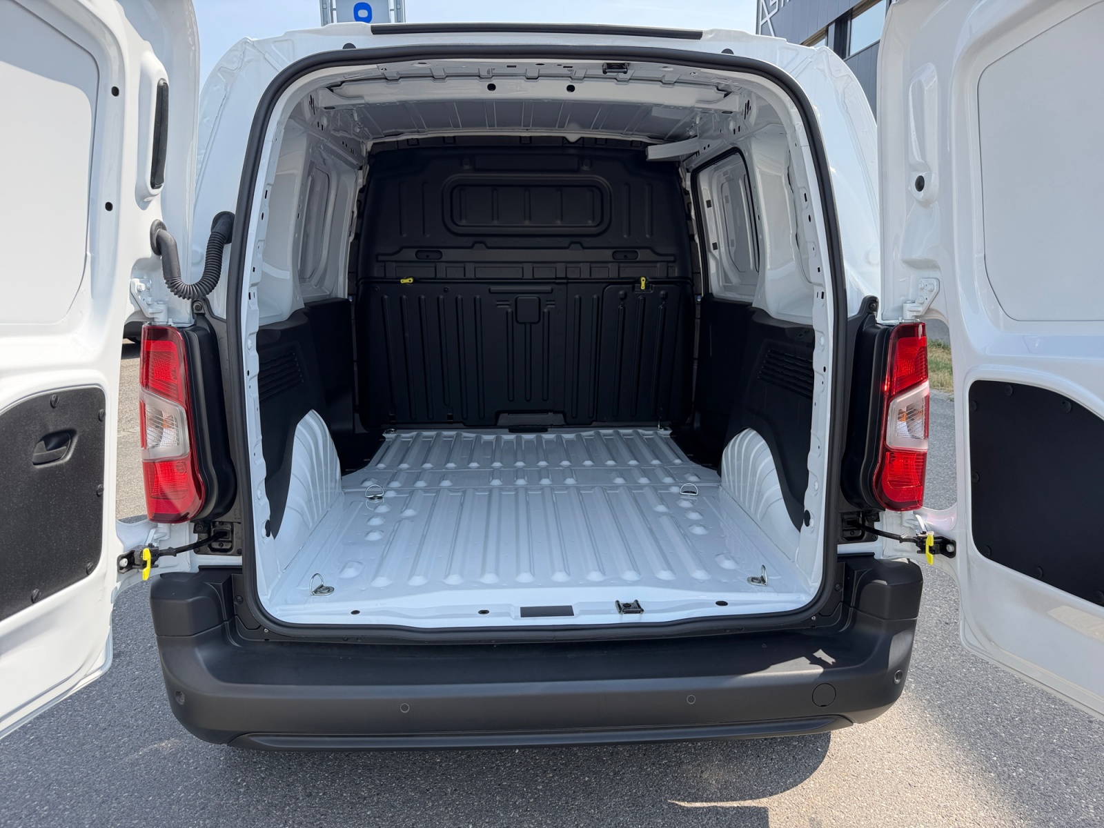 FIAT E-Doblo L1 50kWh 800kg Easy Pro-image-5