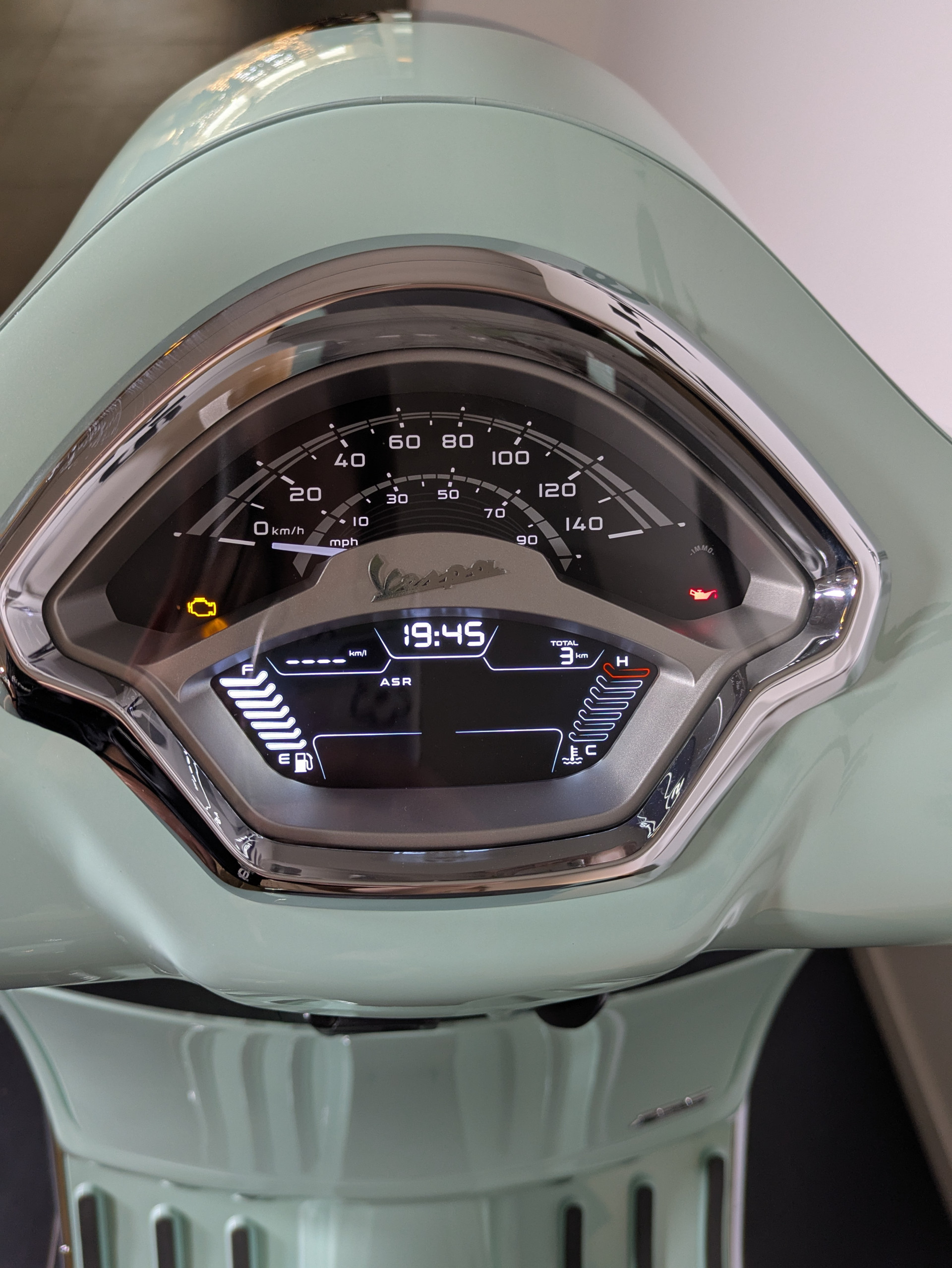 PIAGGIO Vespa GTS 125-showroom-element-2