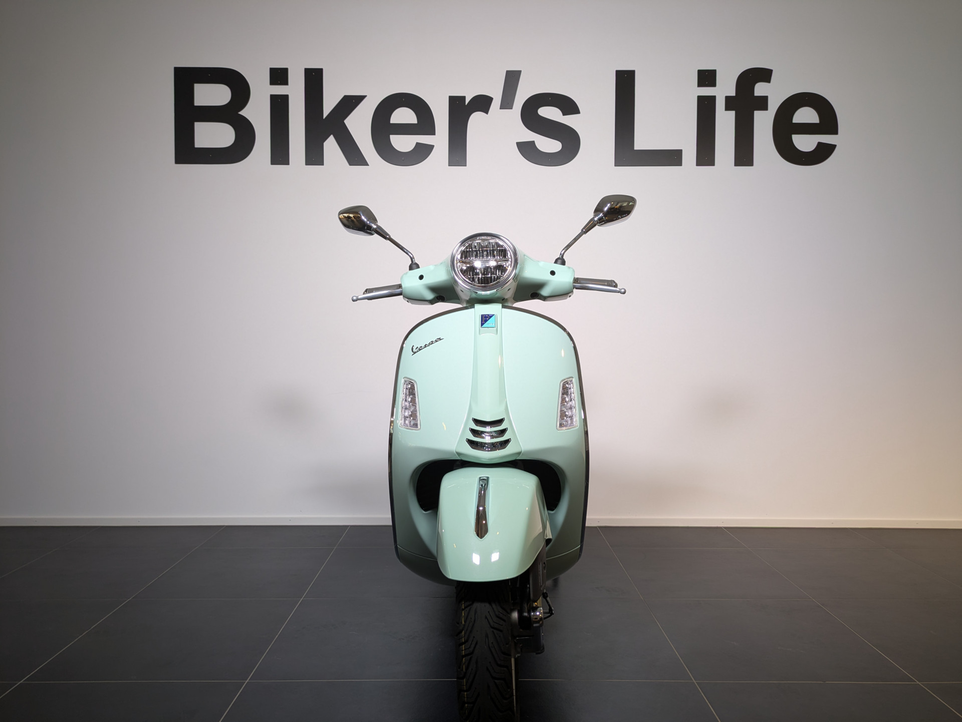 PIAGGIO Vespa GTS 125-showroom-element-3