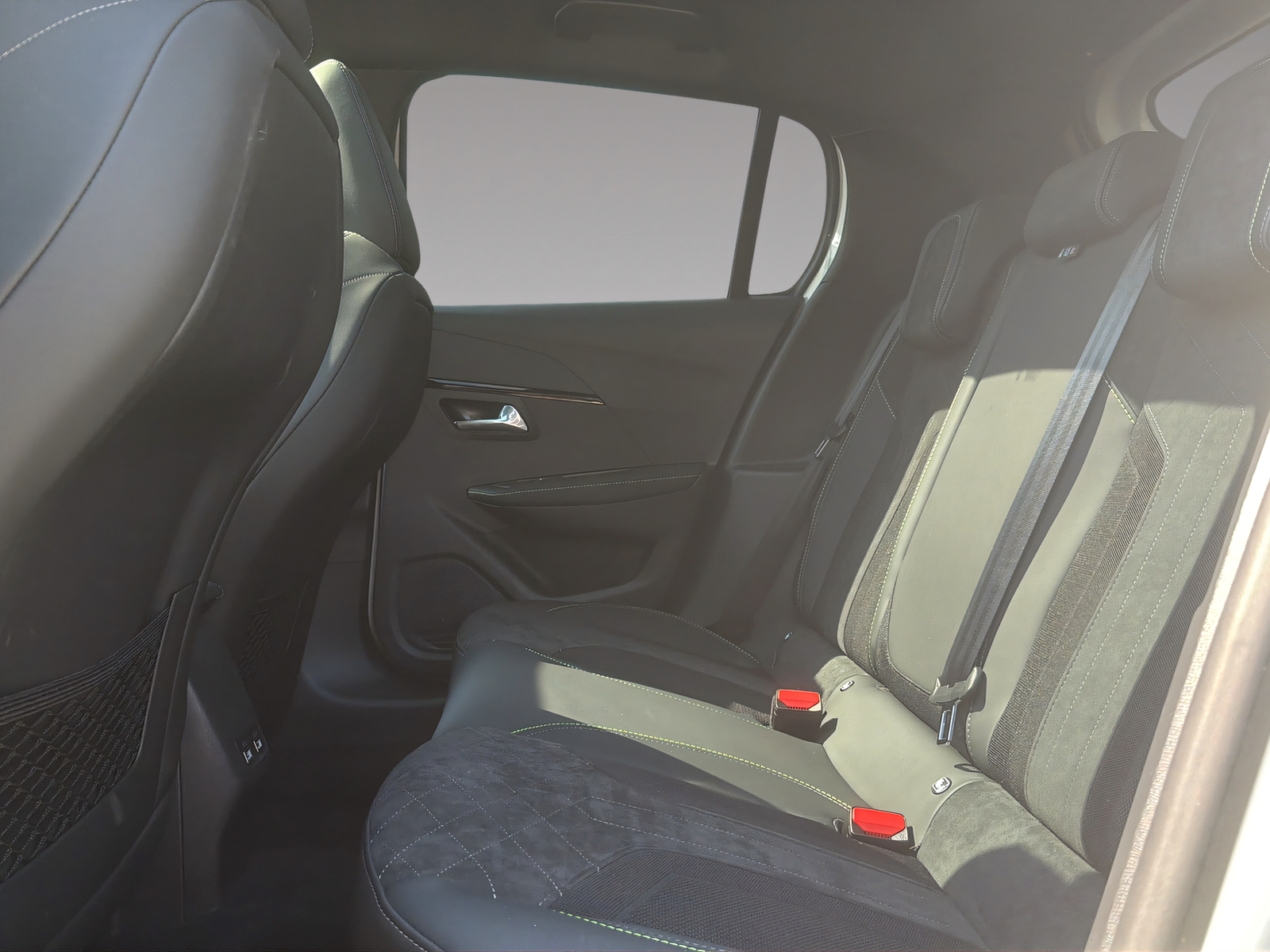 PEUGEOT 208 e-GT Pack-image-16