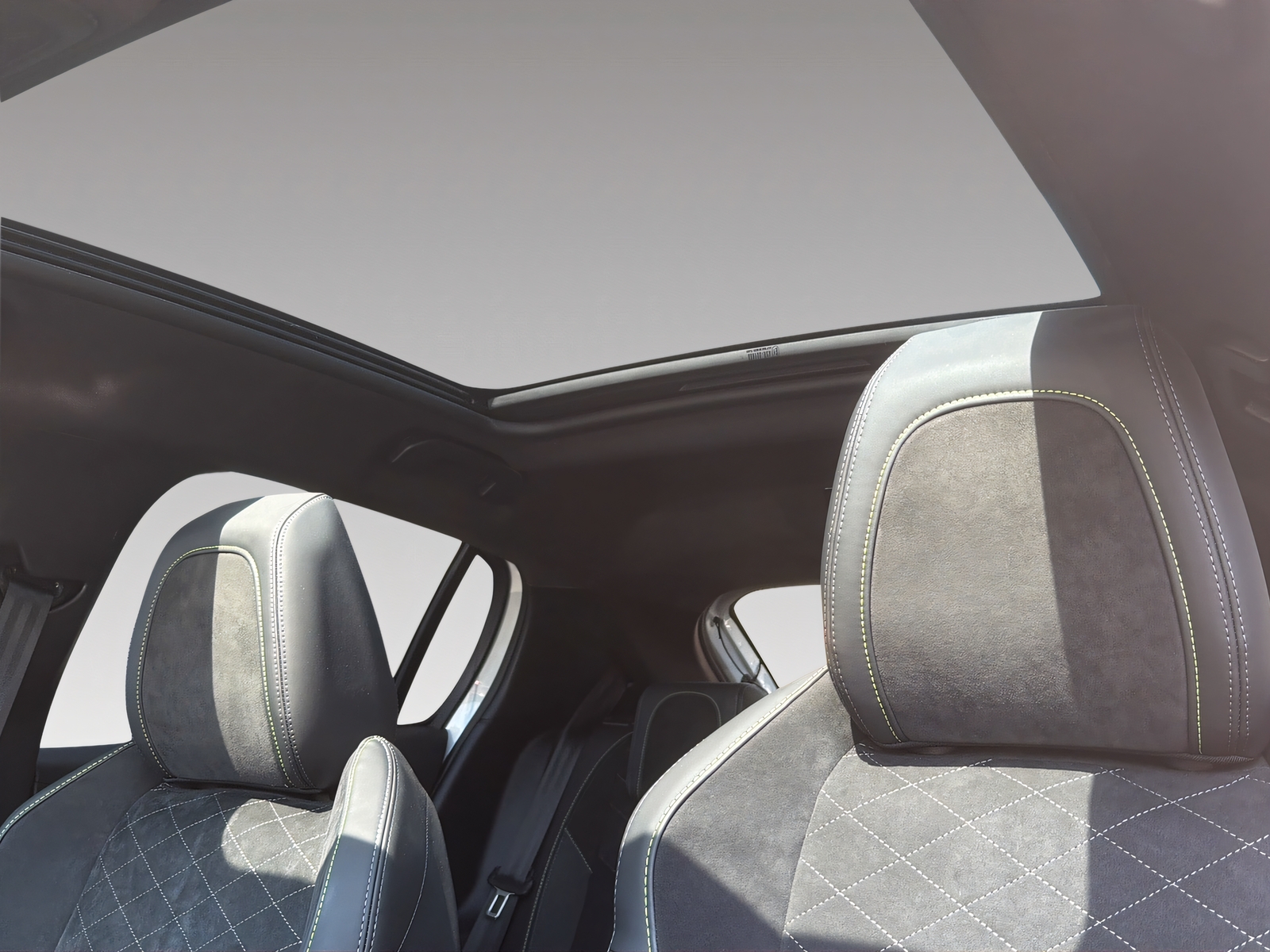 PEUGEOT 208 e-GT Pack-image-6