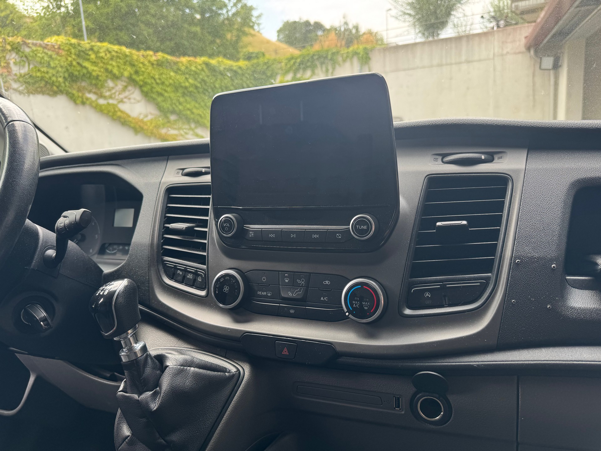 FORD Transit Van 330 L2 Trend 2.0 TDCi 130 FWD-image-8