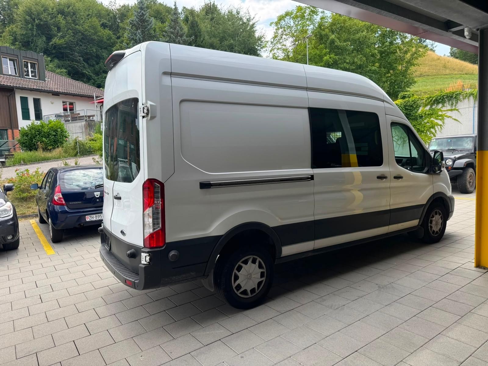 FORD Transit Van 330 L2 Trend 2.0 TDCi 130 FWD-image-4