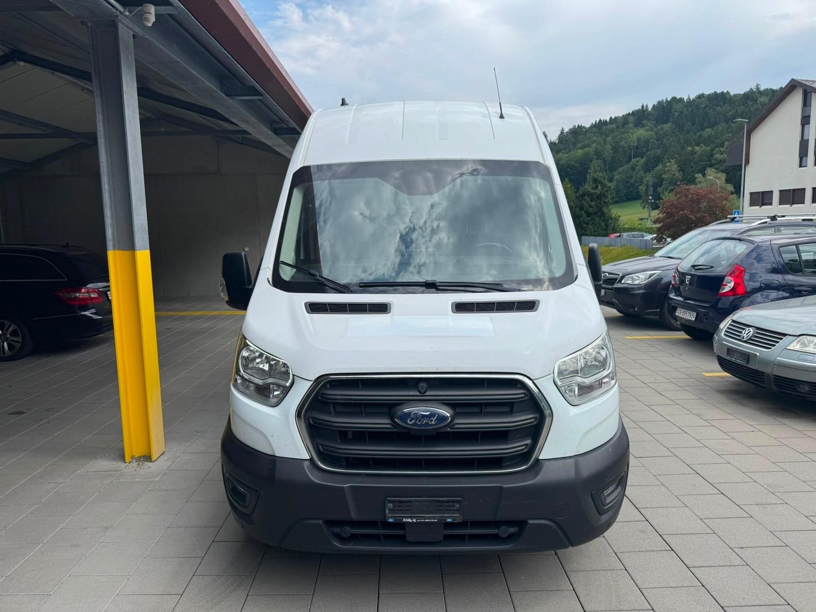 FORD Transit Van 330 L2 Trend 2.0 TDCi 130 FWD-image-2