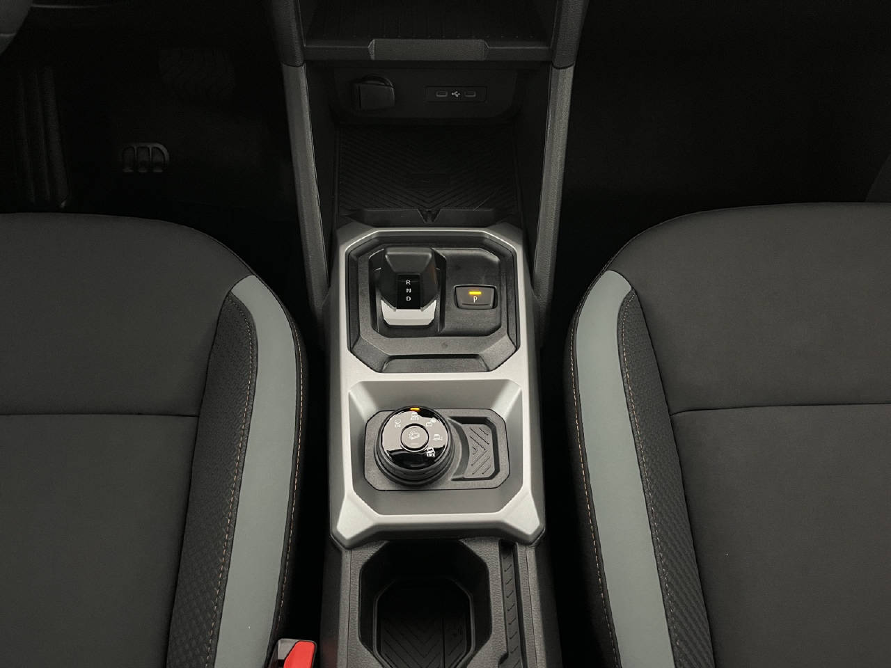 DACIA Duster 1.2 Hybrid Extreme 4WD-image-12