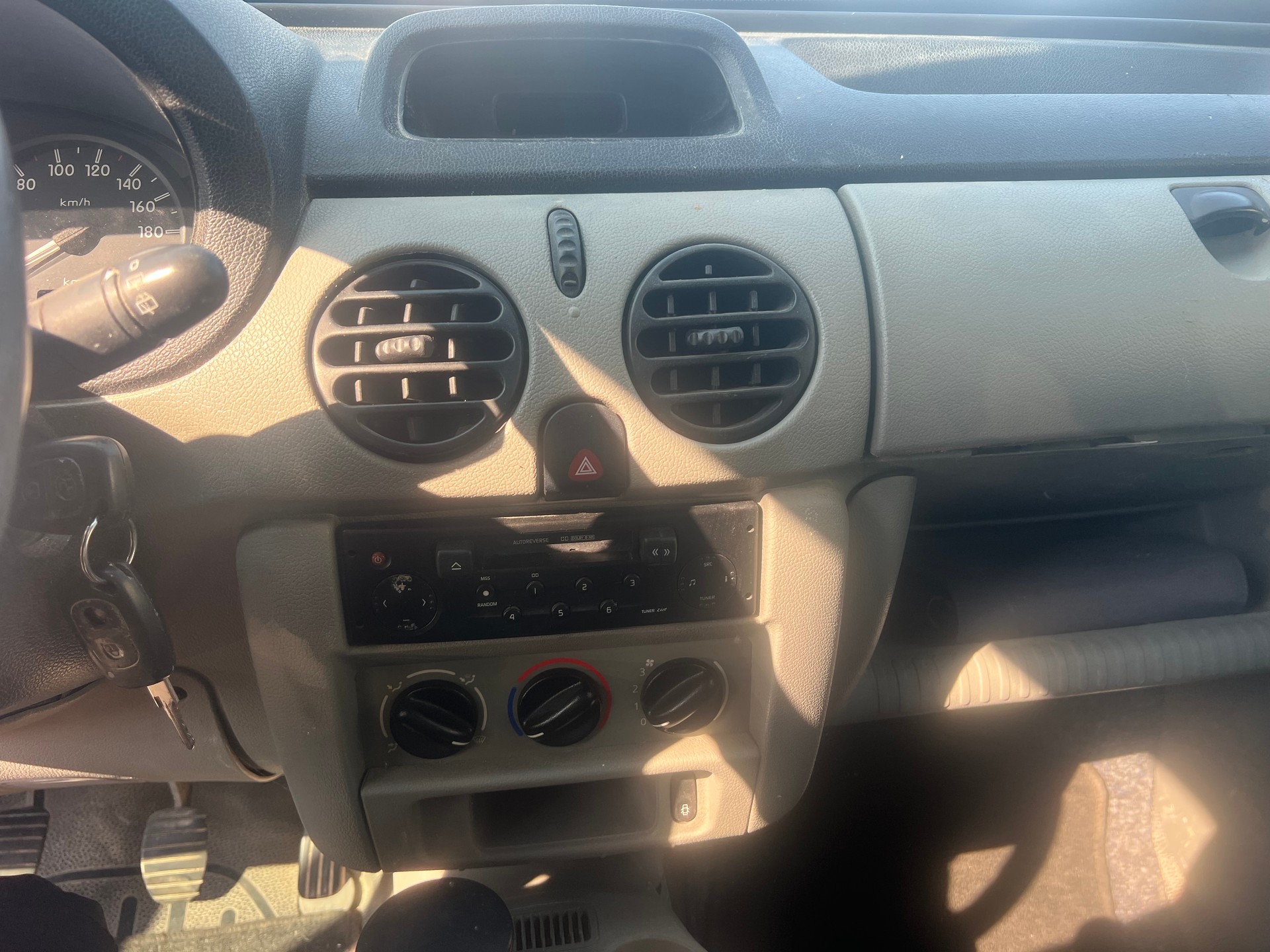 RENAULT Kangoo 1.5 dCi-image-6