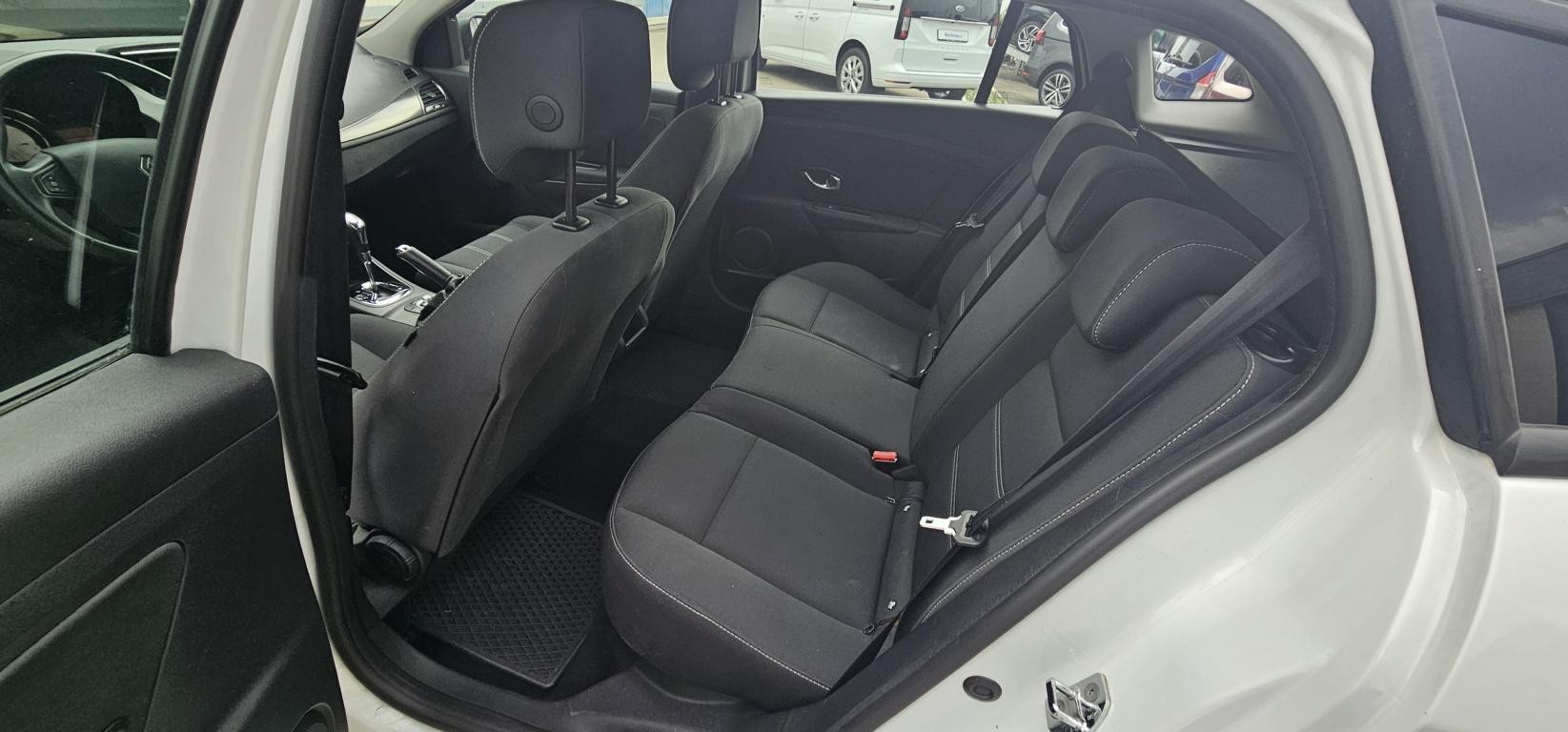 RENAULT Mégane Grandtour 1.5 dCi Expression EDC-image-10