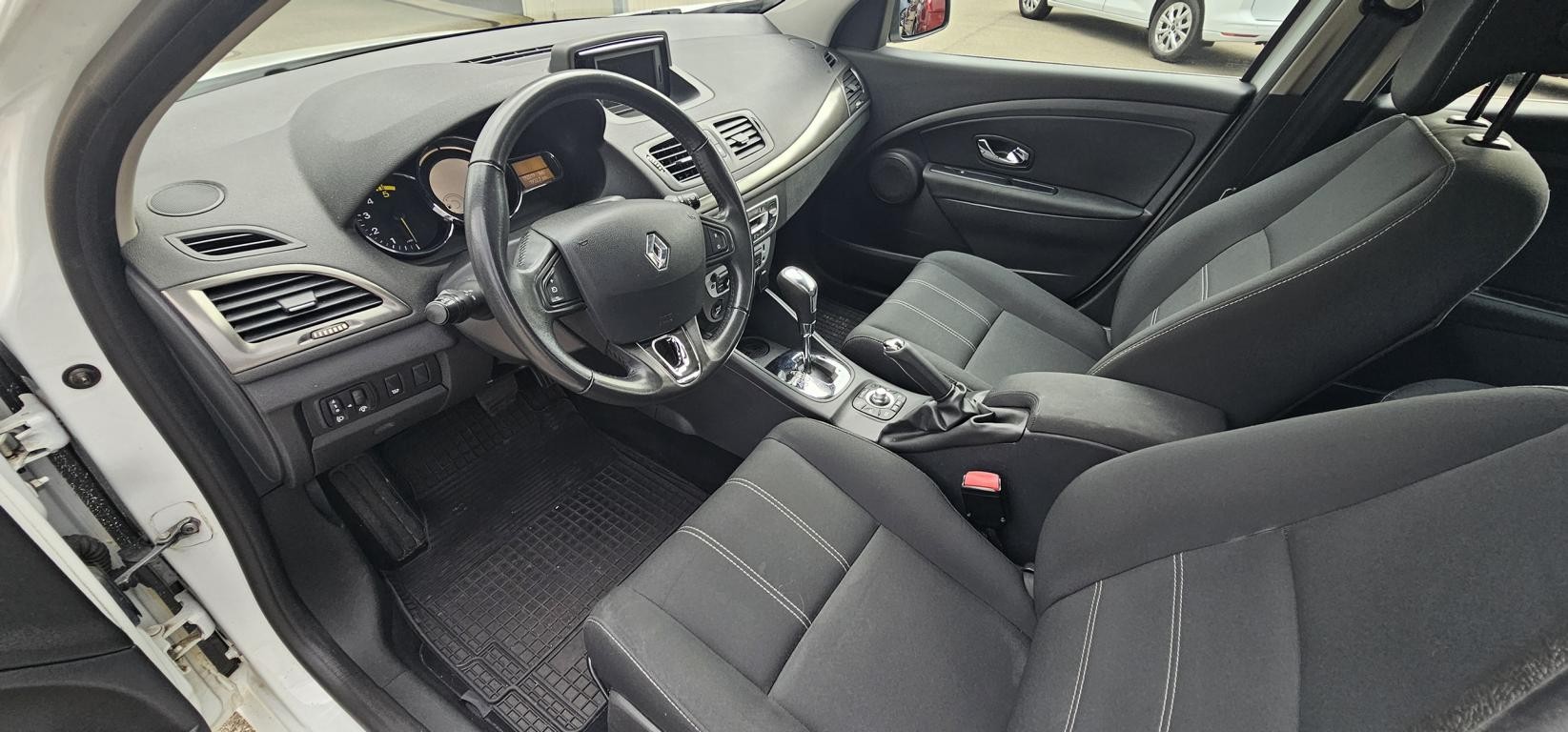 RENAULT Mégane Grandtour 1.5 dCi Expression EDC-image-6