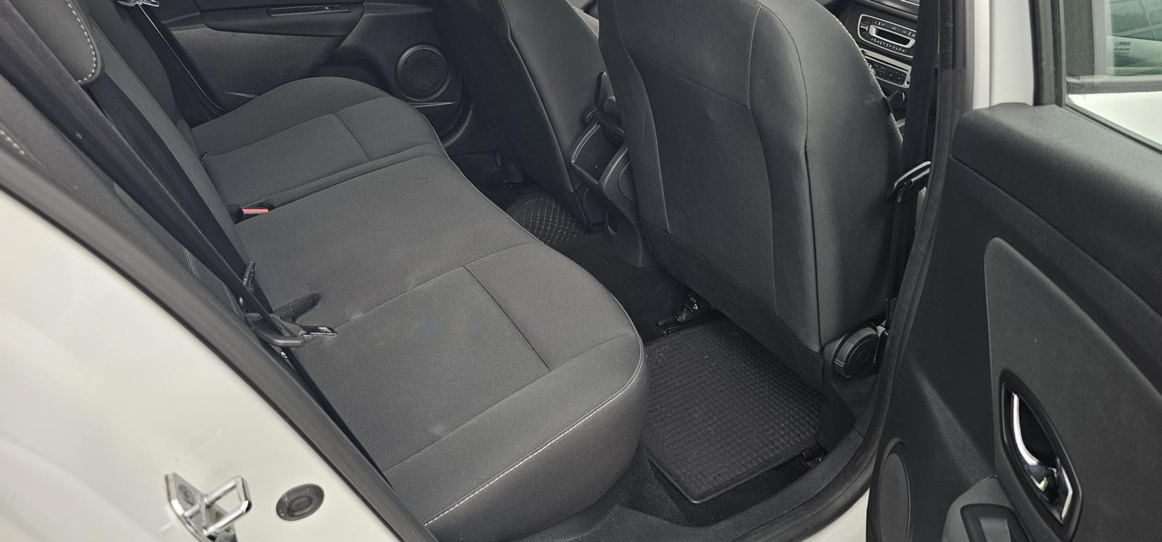 RENAULT Mégane Grandtour 1.5 dCi Expression EDC-image-8