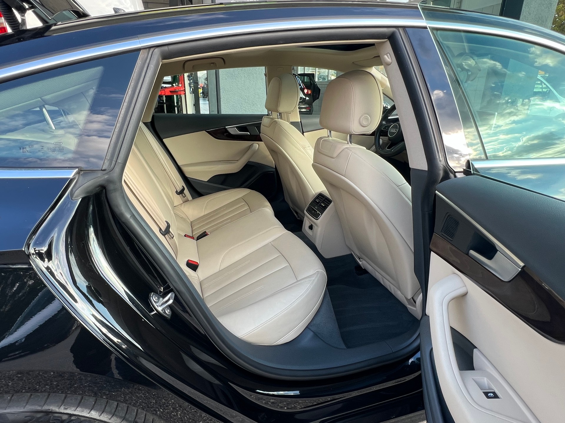 AUDI A5 Sportback 2.0 TFSI Design quattro S-Tronic-image-12