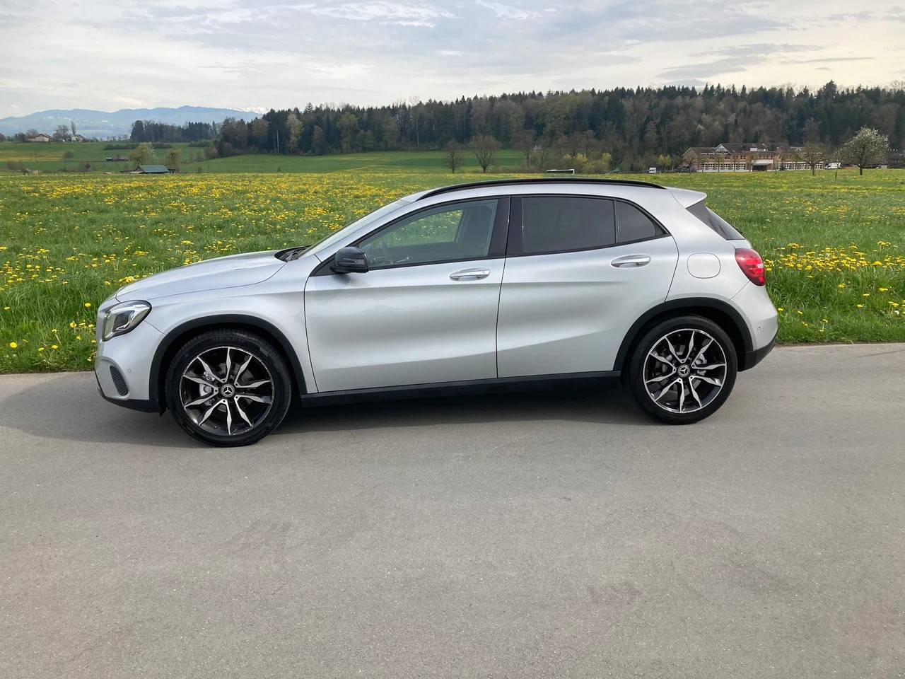 MERCEDES-BENZ GLA 200 CDI Night Star-image-4