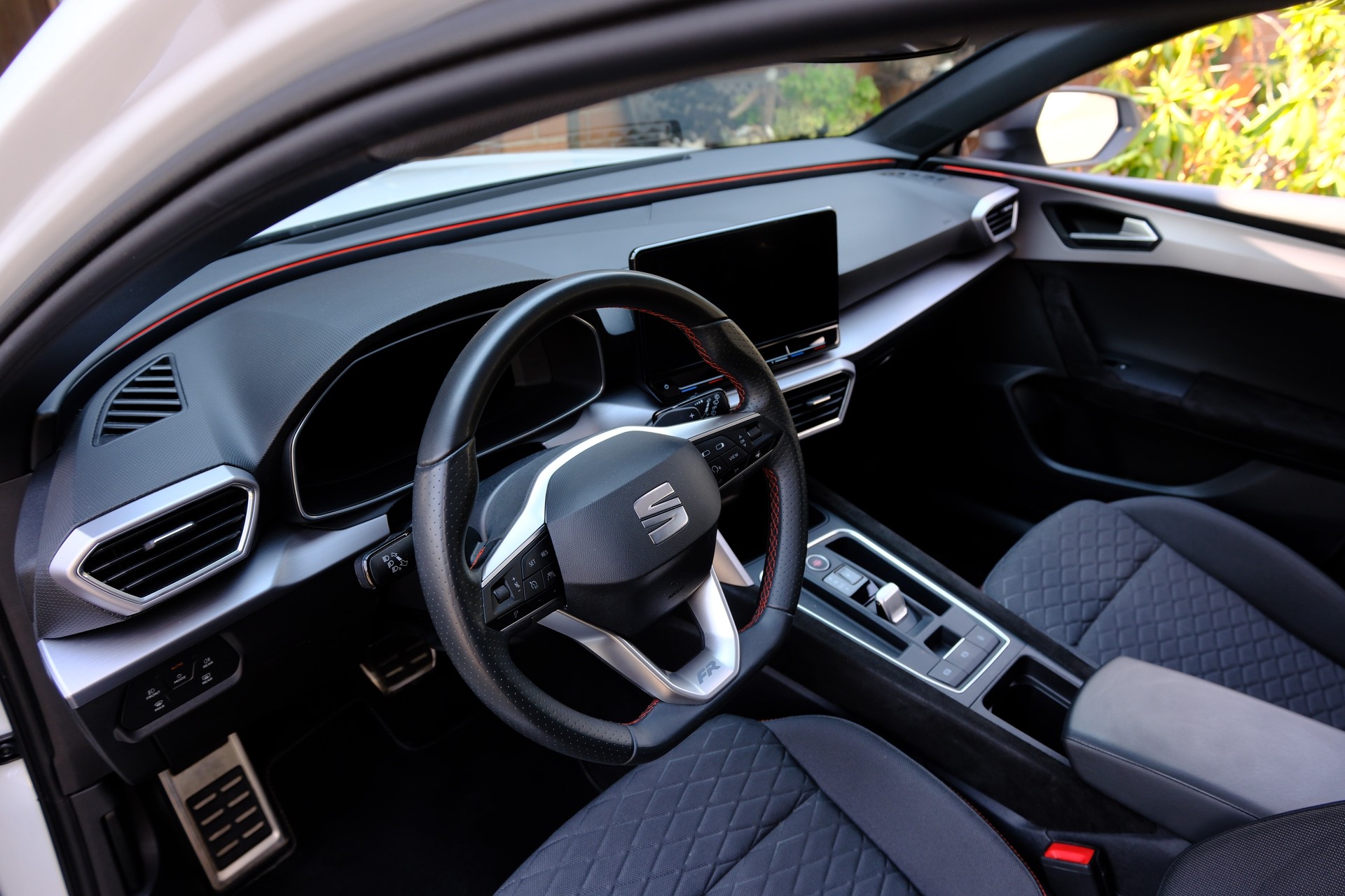 SEAT 1.5 eTSI 150 Hola FR DSG-image-3