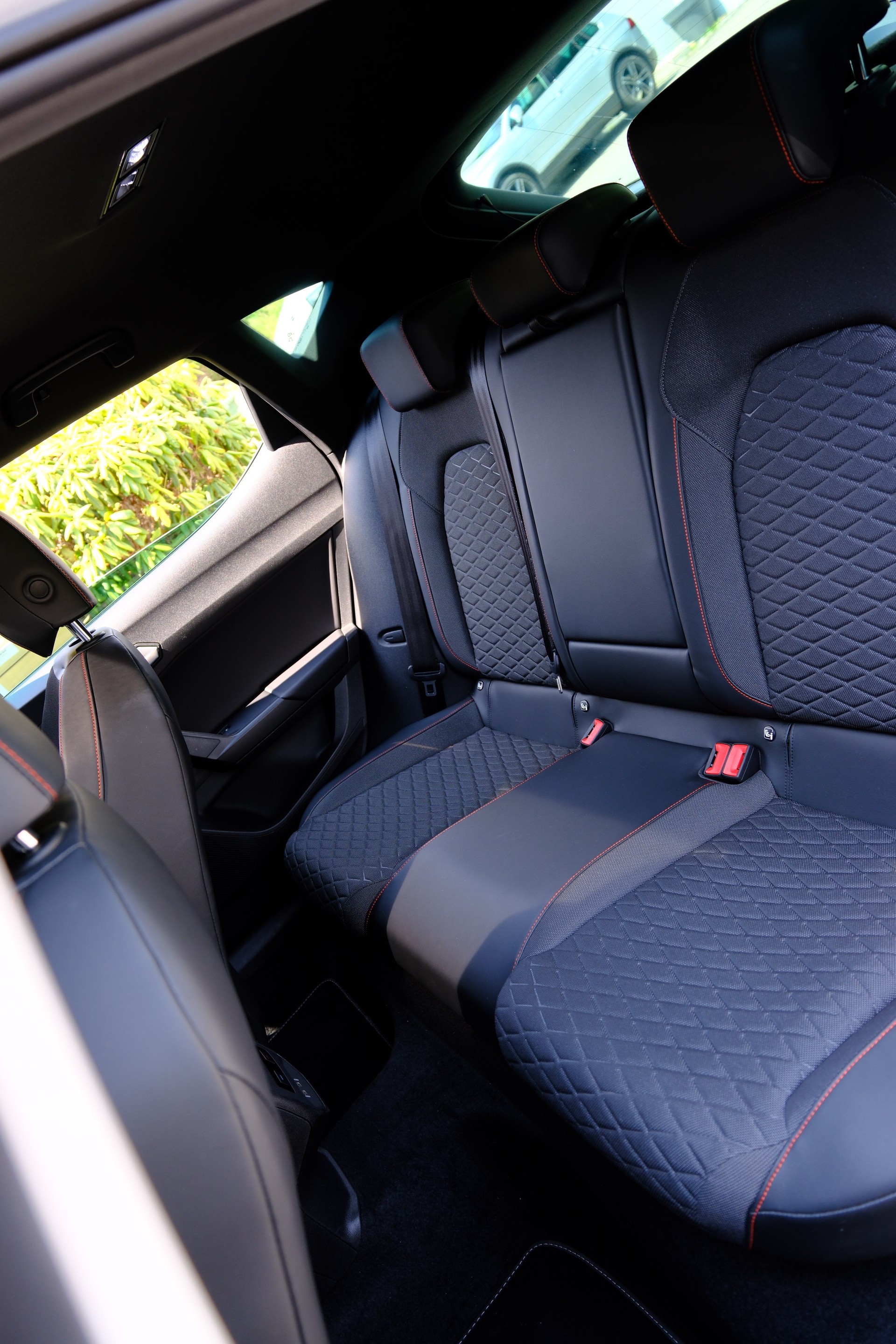 SEAT 1.5 eTSI 150 Hola FR DSG-image-4