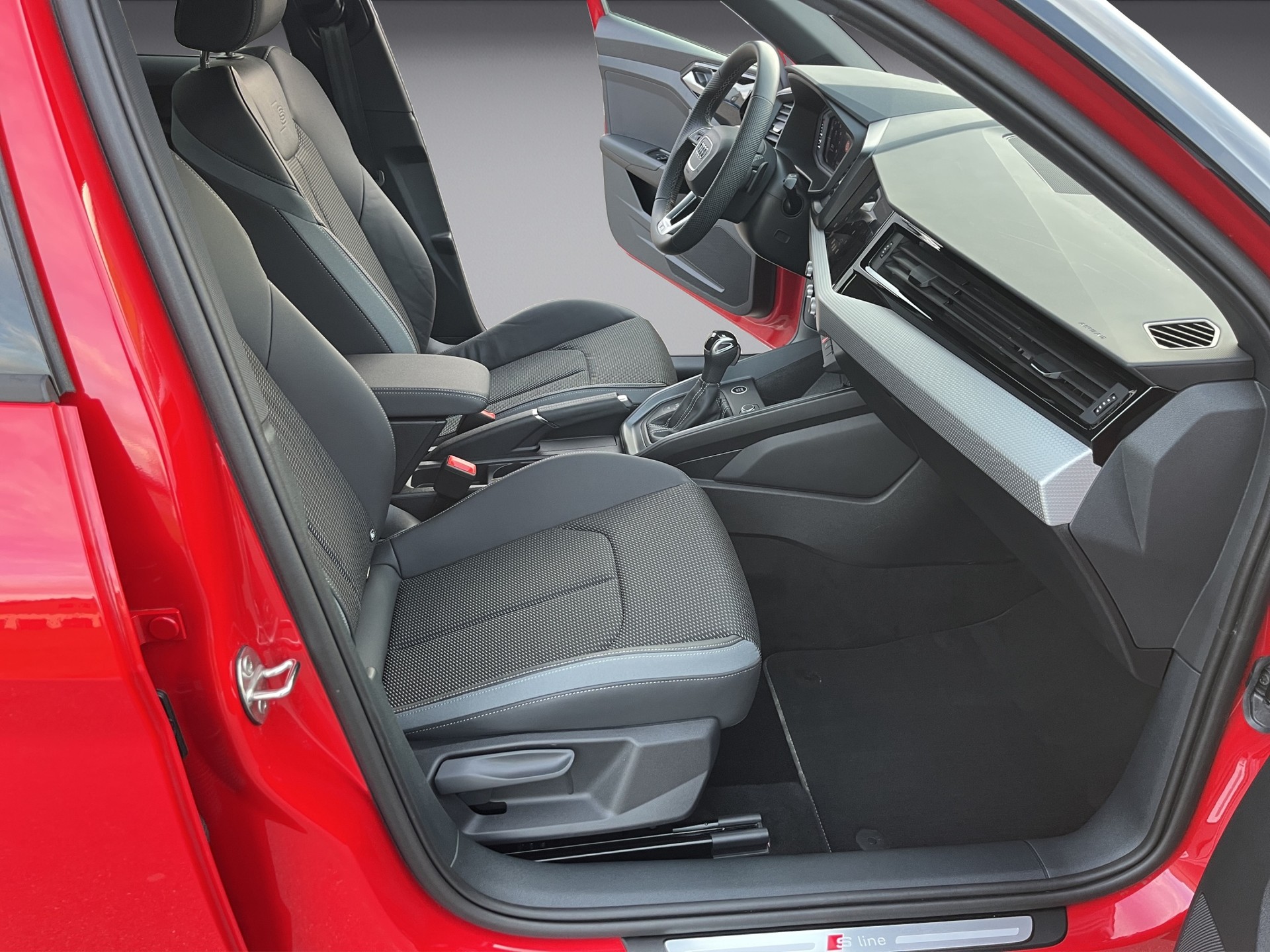 AUDI A1 Sportback 40 TFSI S Line S-tronic*Red/Black, (5-Jahre Garantie)-image-16