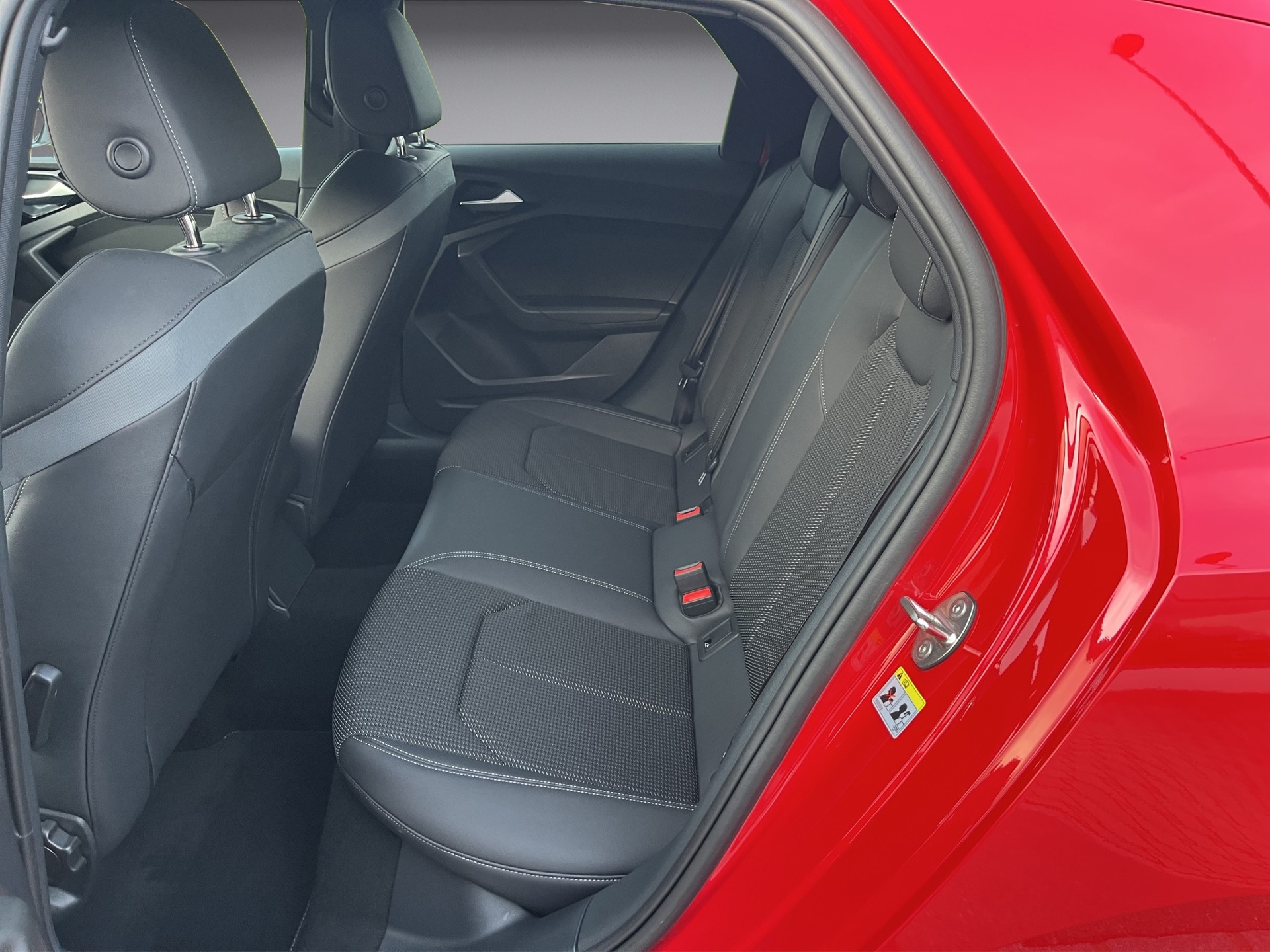 AUDI A1 Sportback 40 TFSI S Line S-tronic*Red/Black, (5-Jahre Garantie)-image-11