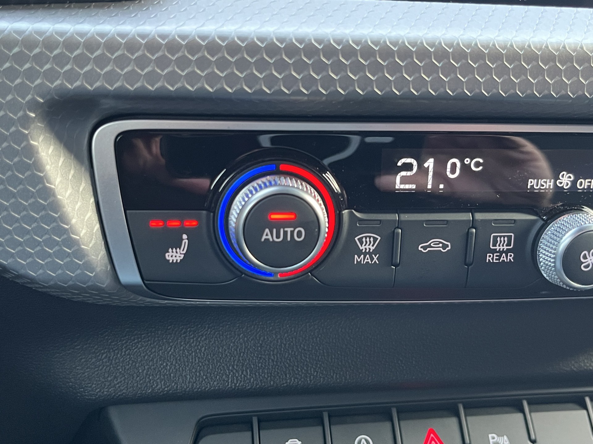 AUDI A1 Sportback 40 TFSI S Line S-tronic*Red/Black, (5-Jahre Garantie)-image-24