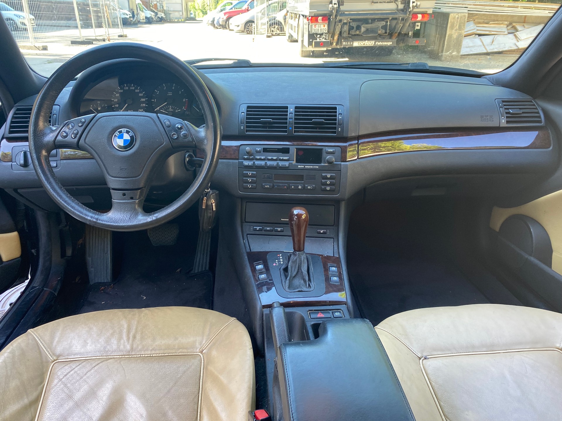 BMW 328i coupé-image-5