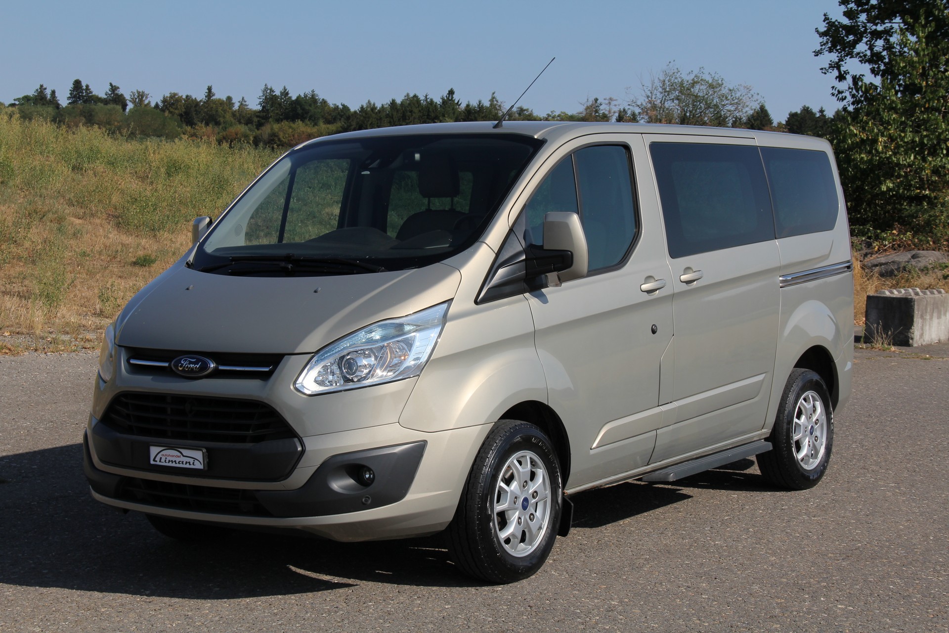 FORD Tourneo Custom 300 L1H1 Titanium-image-1