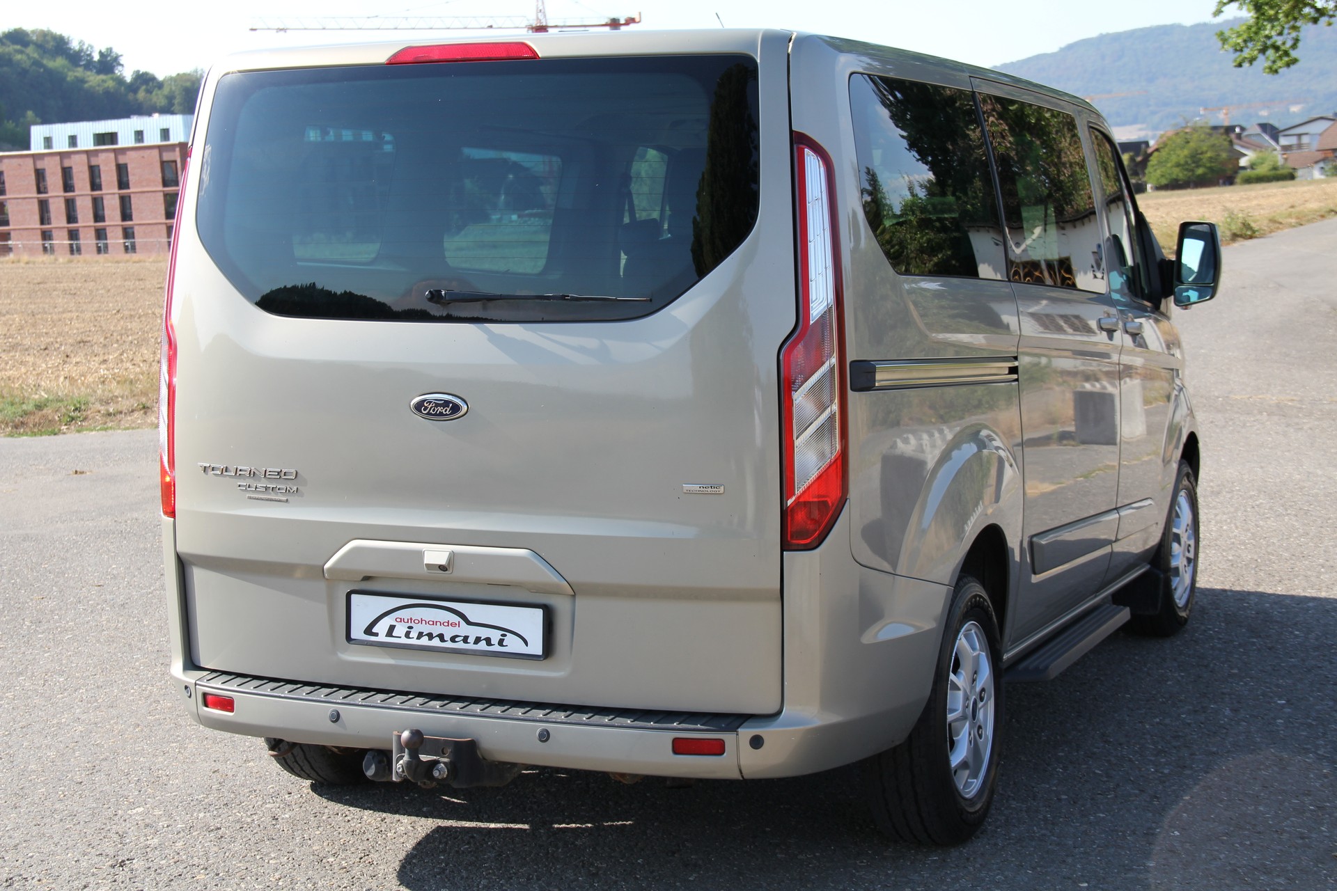 FORD Tourneo Custom 300 L1H1 Titanium-image-5