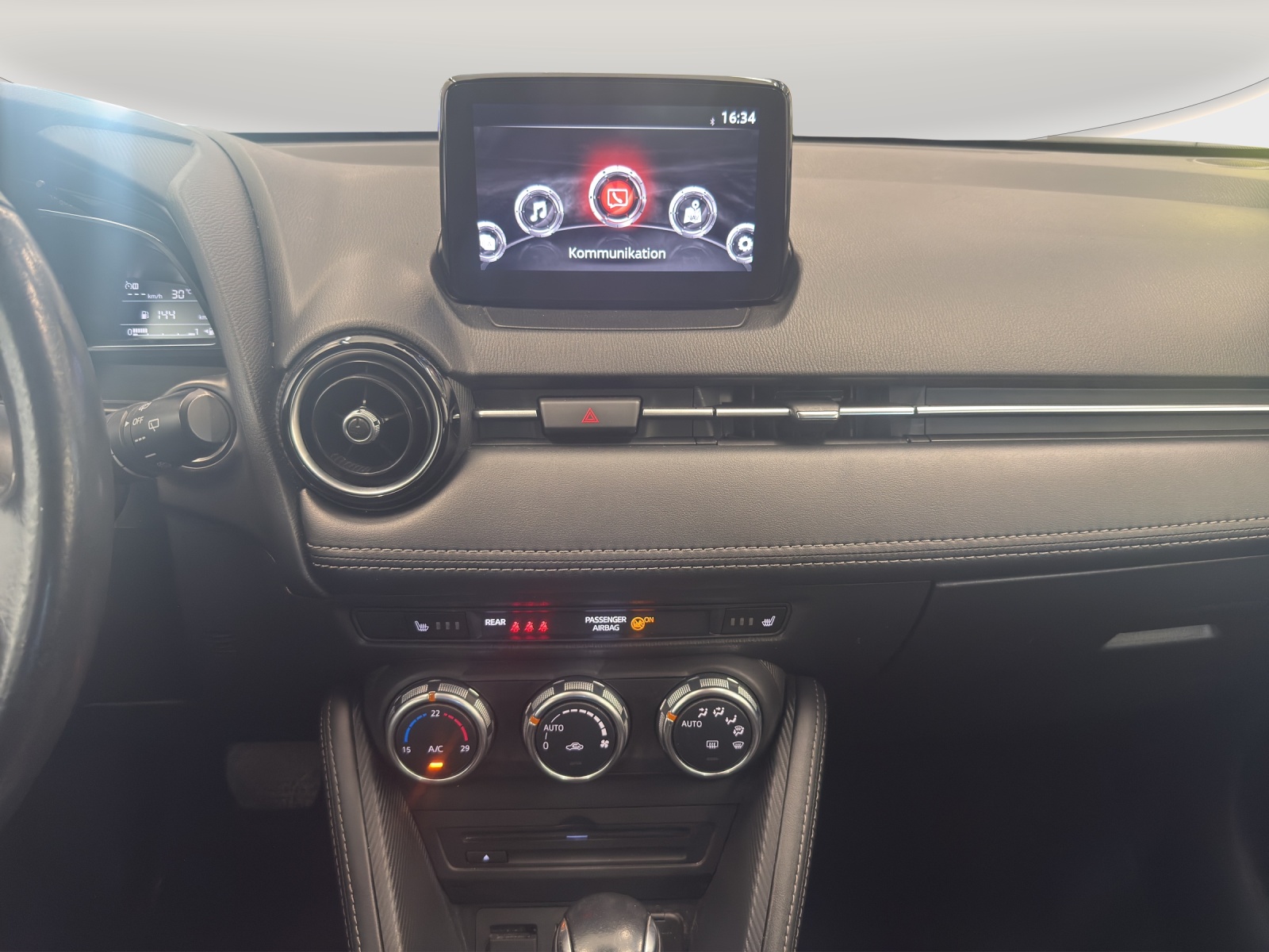 MAZDA 2 1.5 90 Revolution-image-12