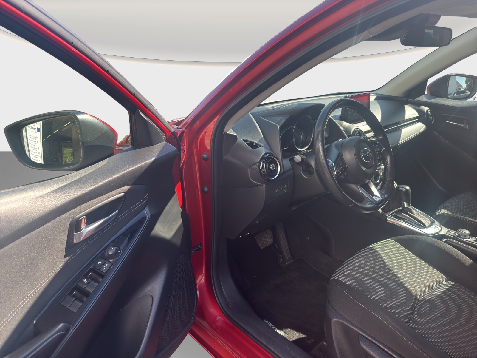 MAZDA 2 1.5 90 Revolution-image-8