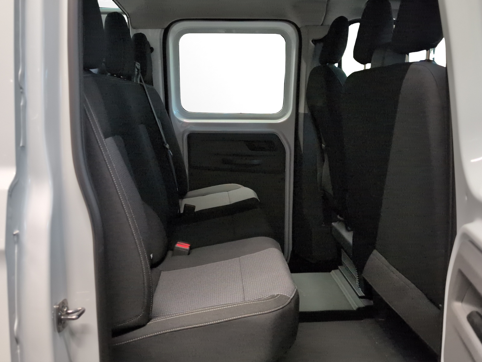 VW Transporter 2.0 TDI Automat 4Motion-image-8