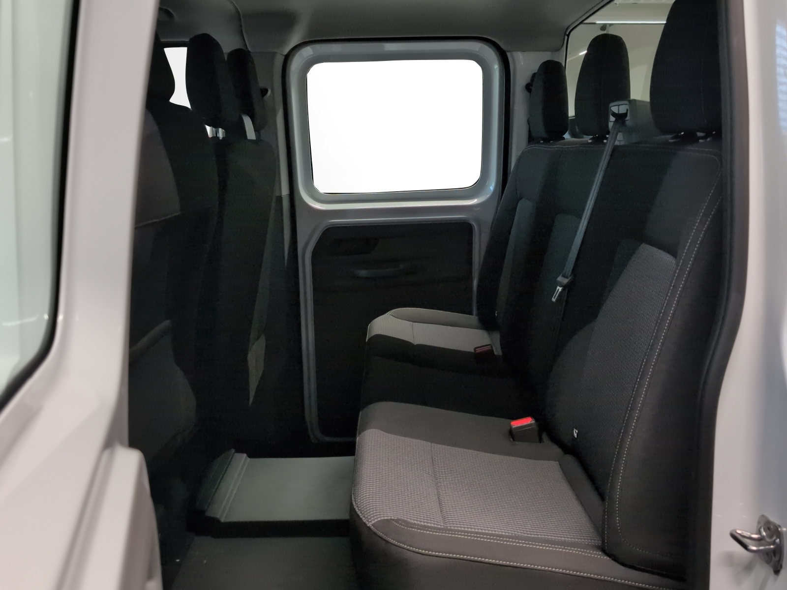 VW Transporter 2.0 TDI Automat 4Motion-image-7