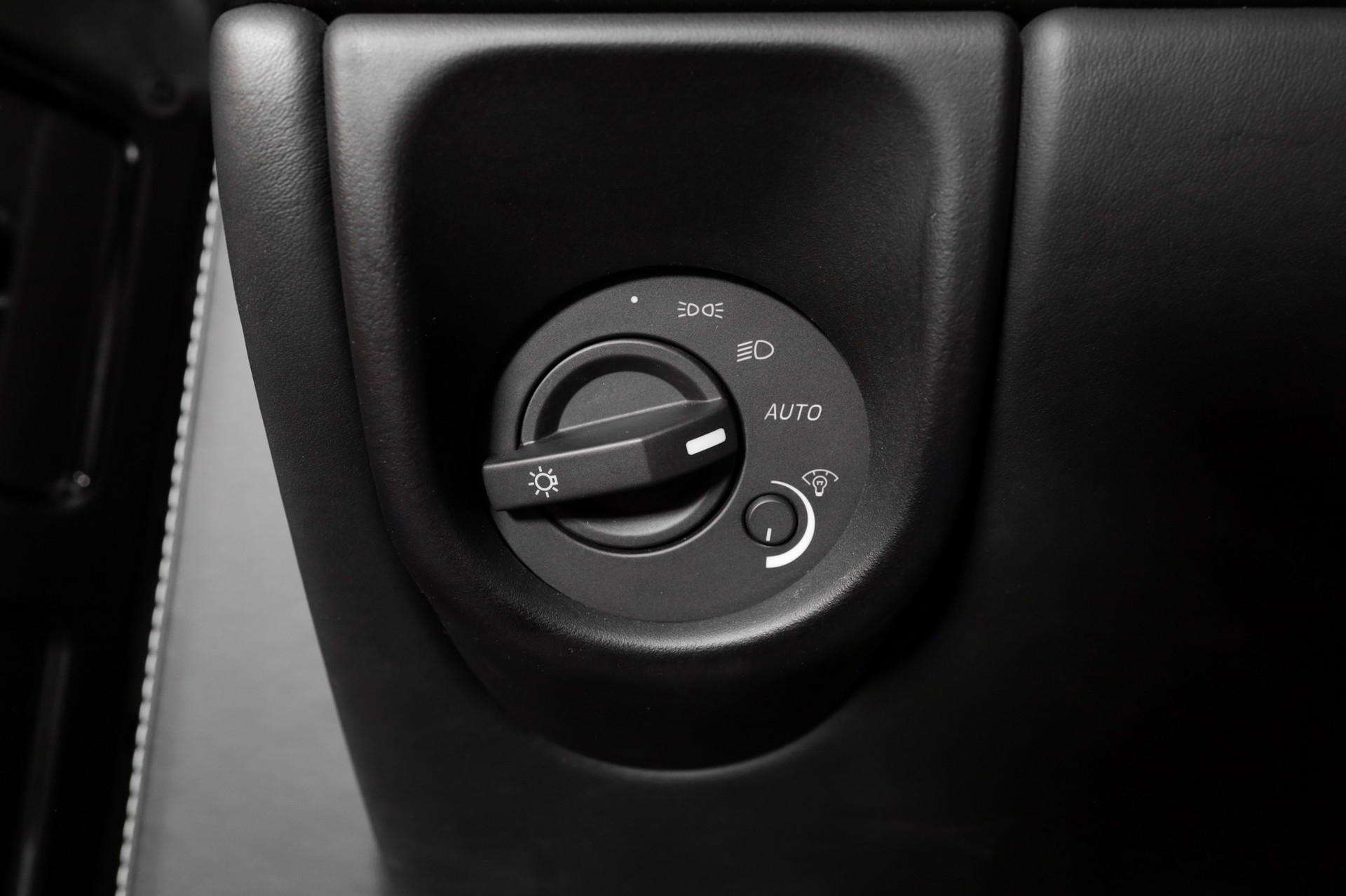 ASTON MARTIN V8 Vantage 4.7 Sportshift-image-16