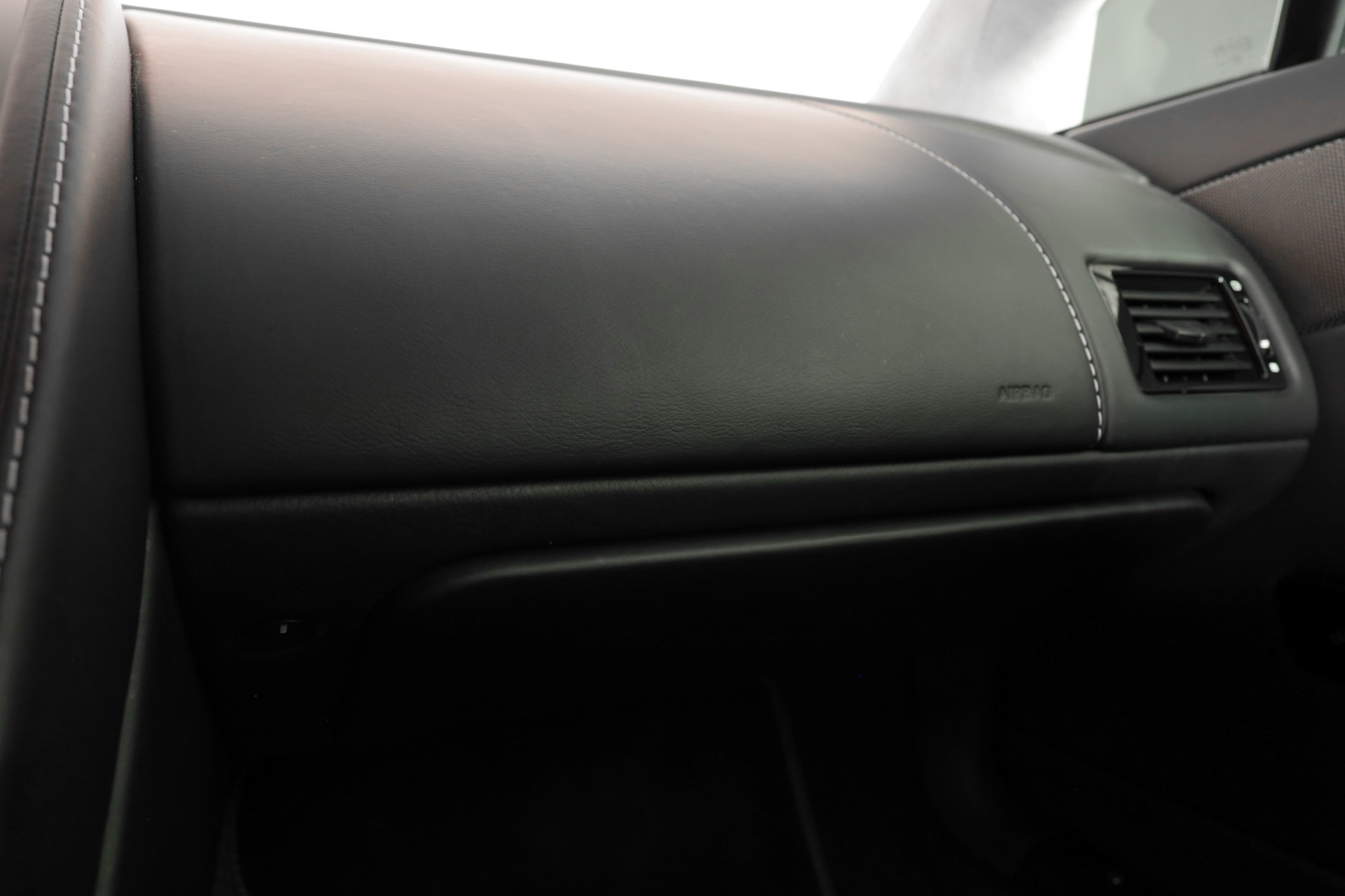 ASTON MARTIN V8 Vantage 4.7 Sportshift-image-30
