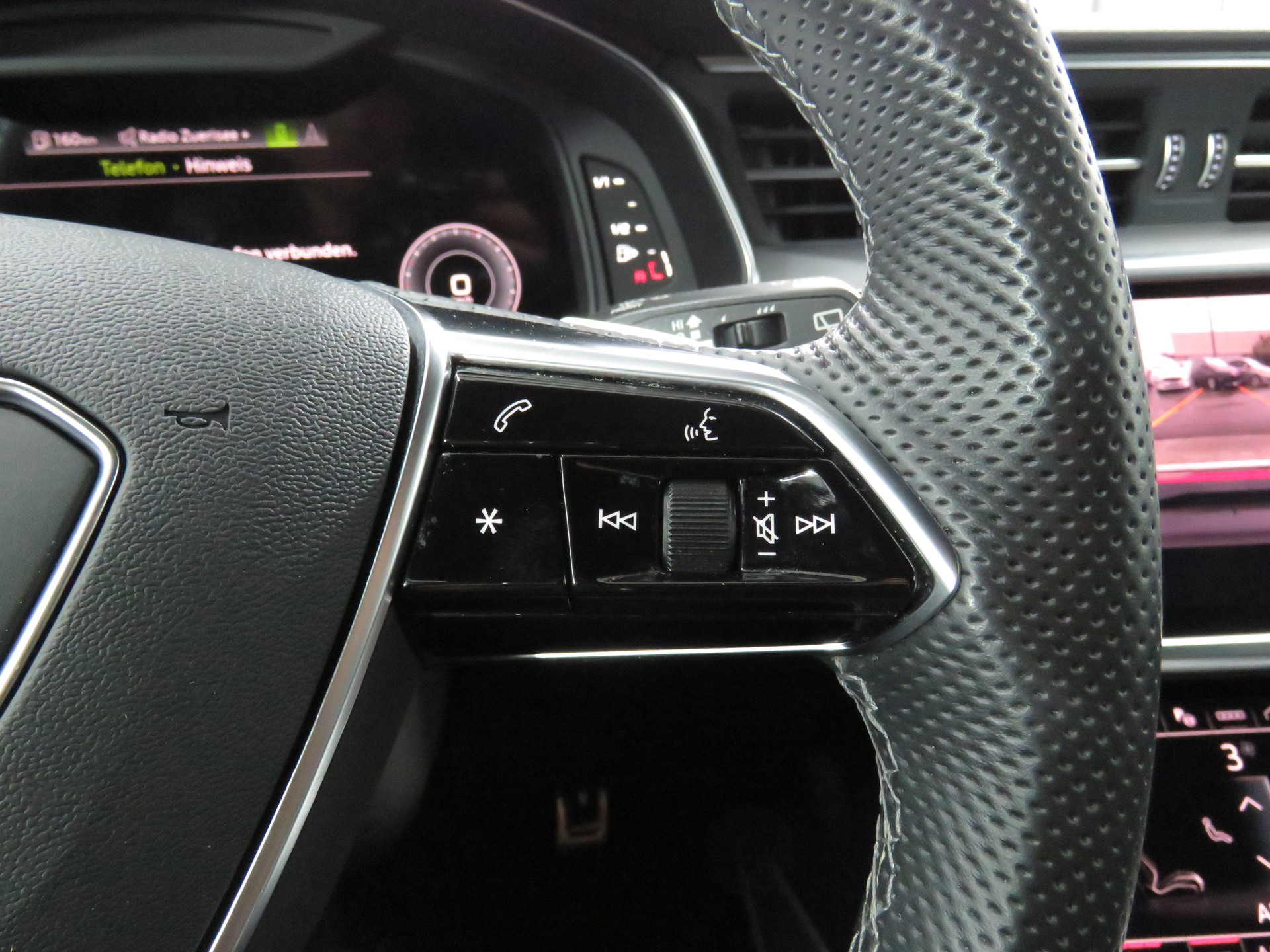 AUDI A6 Avant 40 TDI Sport Attraction Quattro S-tronic (Automat, AHK 2.0 t)-image-23
