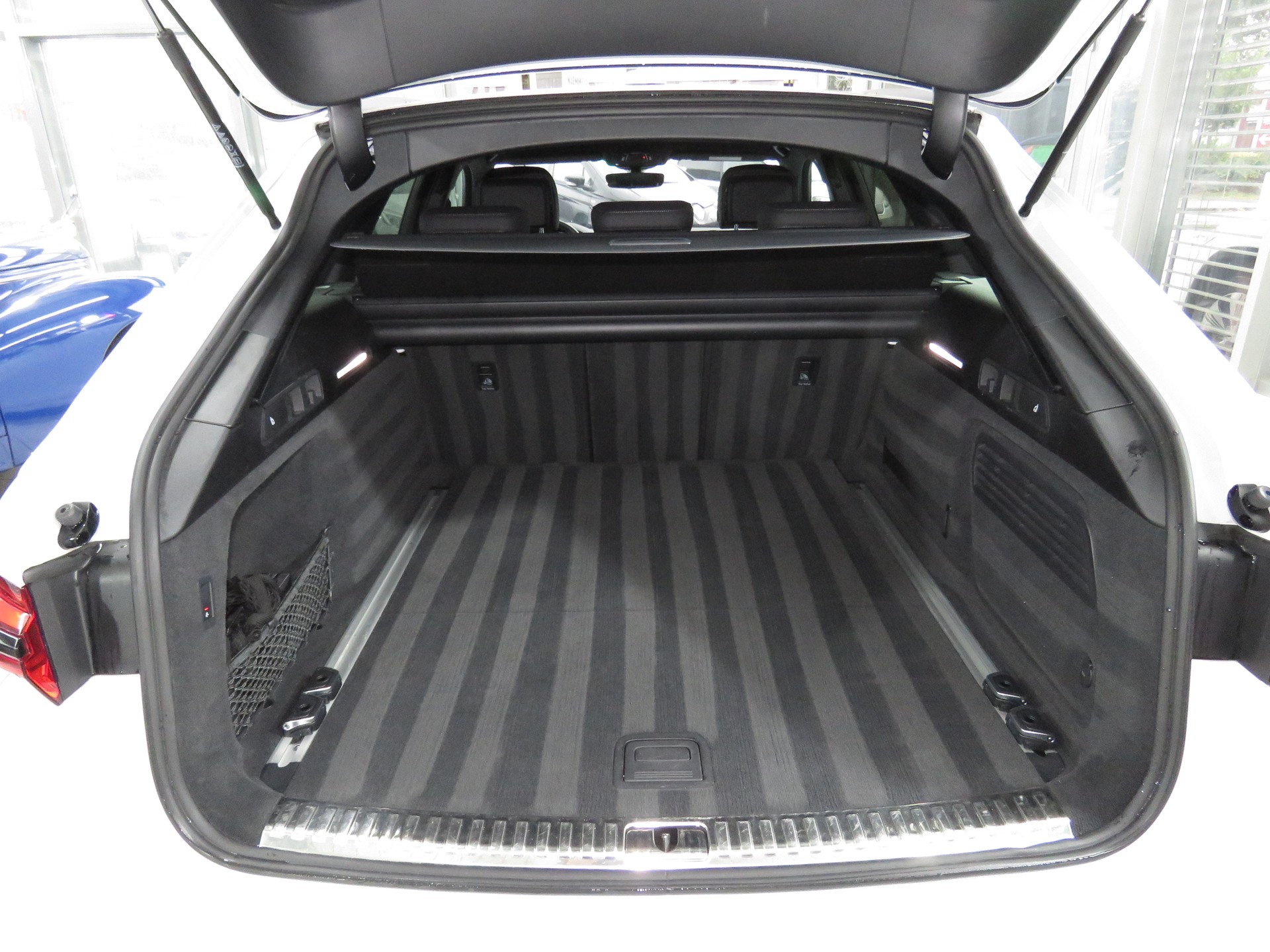 AUDI A6 Avant 40 TDI Sport Attraction Quattro S-tronic (Automat, AHK 2.0 t)-image-11