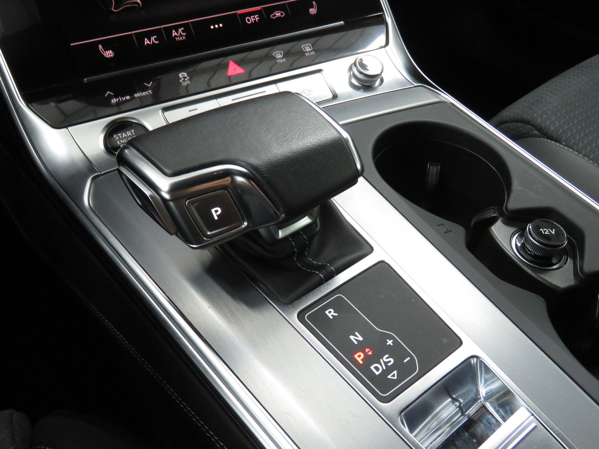 AUDI A6 Avant 40 TDI Sport Attraction Quattro S-tronic (Automat, AHK 2.0 t)-image-16