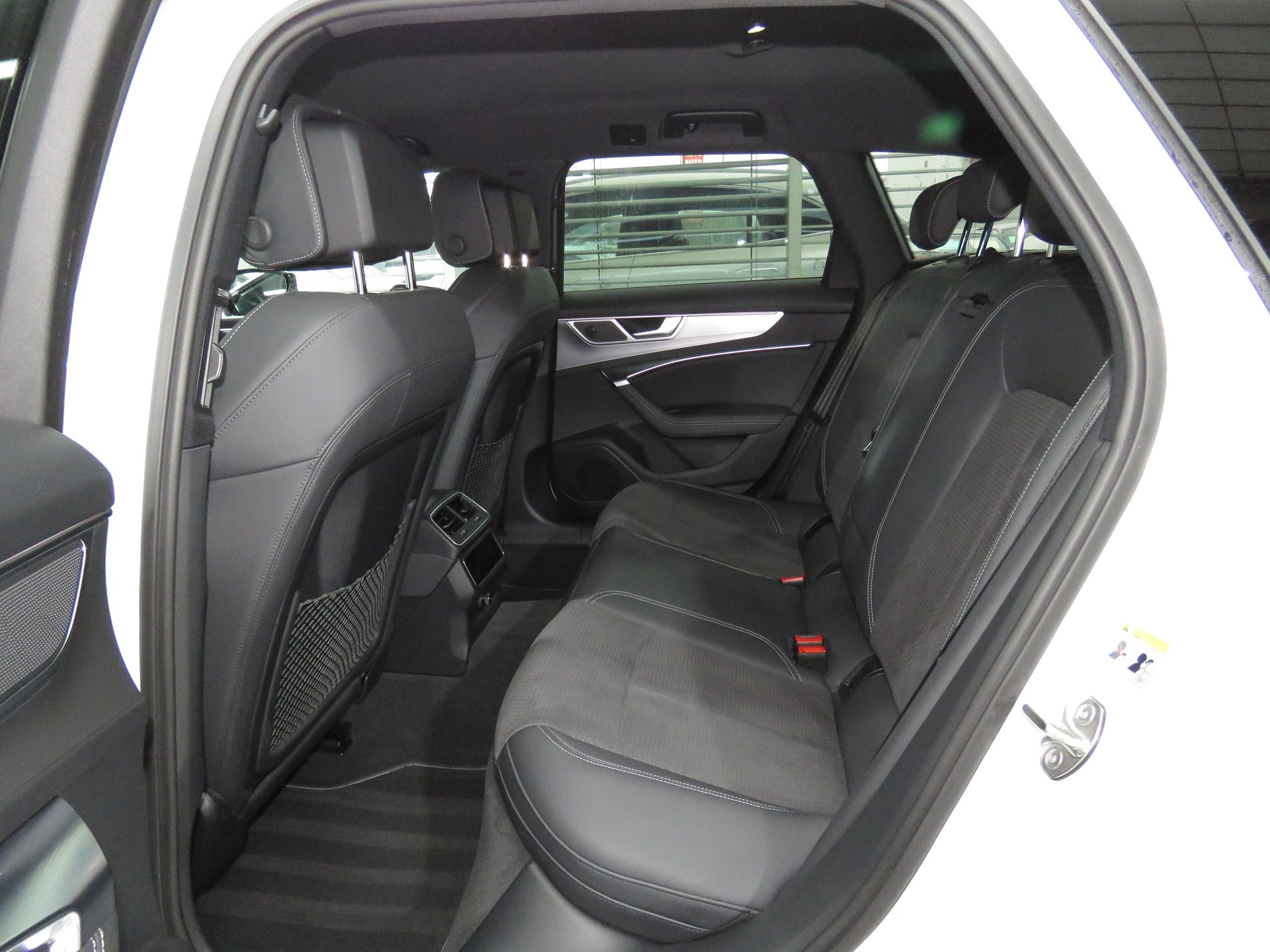 AUDI A6 Avant 40 TDI Sport Attraction Quattro S-tronic (Automat, AHK 2.0 t)-image-10