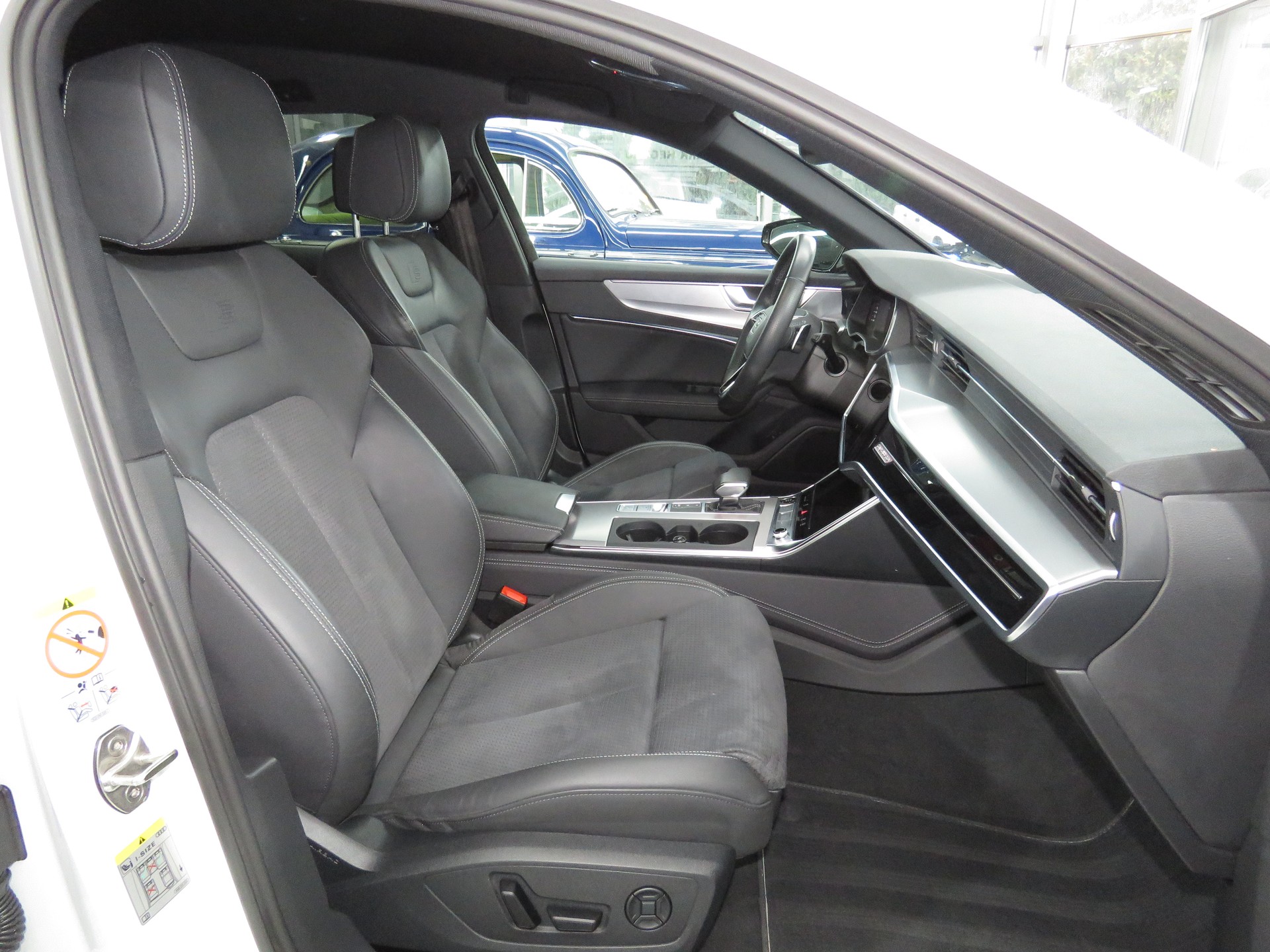 AUDI A6 Avant 40 TDI Sport Attraction Quattro S-tronic (Automat, AHK 2.0 t)-image-13