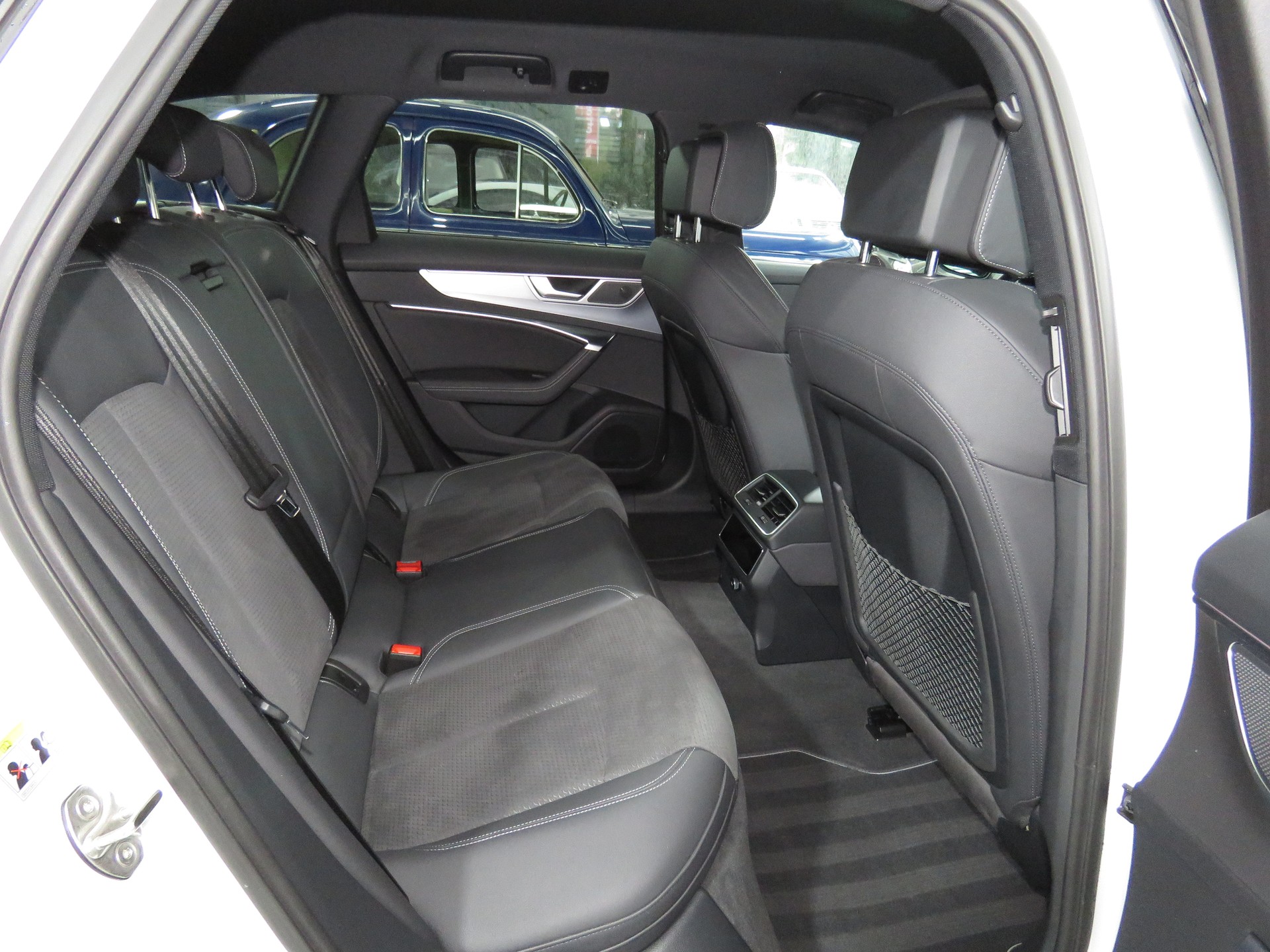 AUDI A6 Avant 40 TDI Sport Attraction Quattro S-tronic (Automat, AHK 2.0 t)-image-14