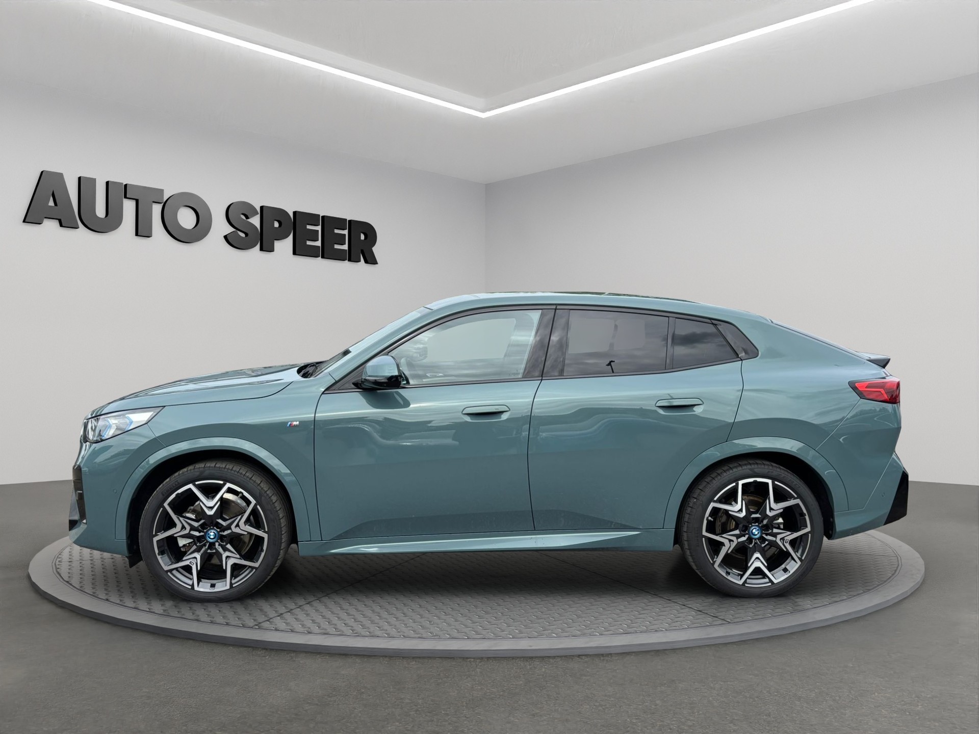 BMW iX2 xDrive30 M Sport | Elektro | Panorama | Driving Assist Pro | CH Schweizer Fahrzeug - Werksgarantie und Gratisservice-image-1