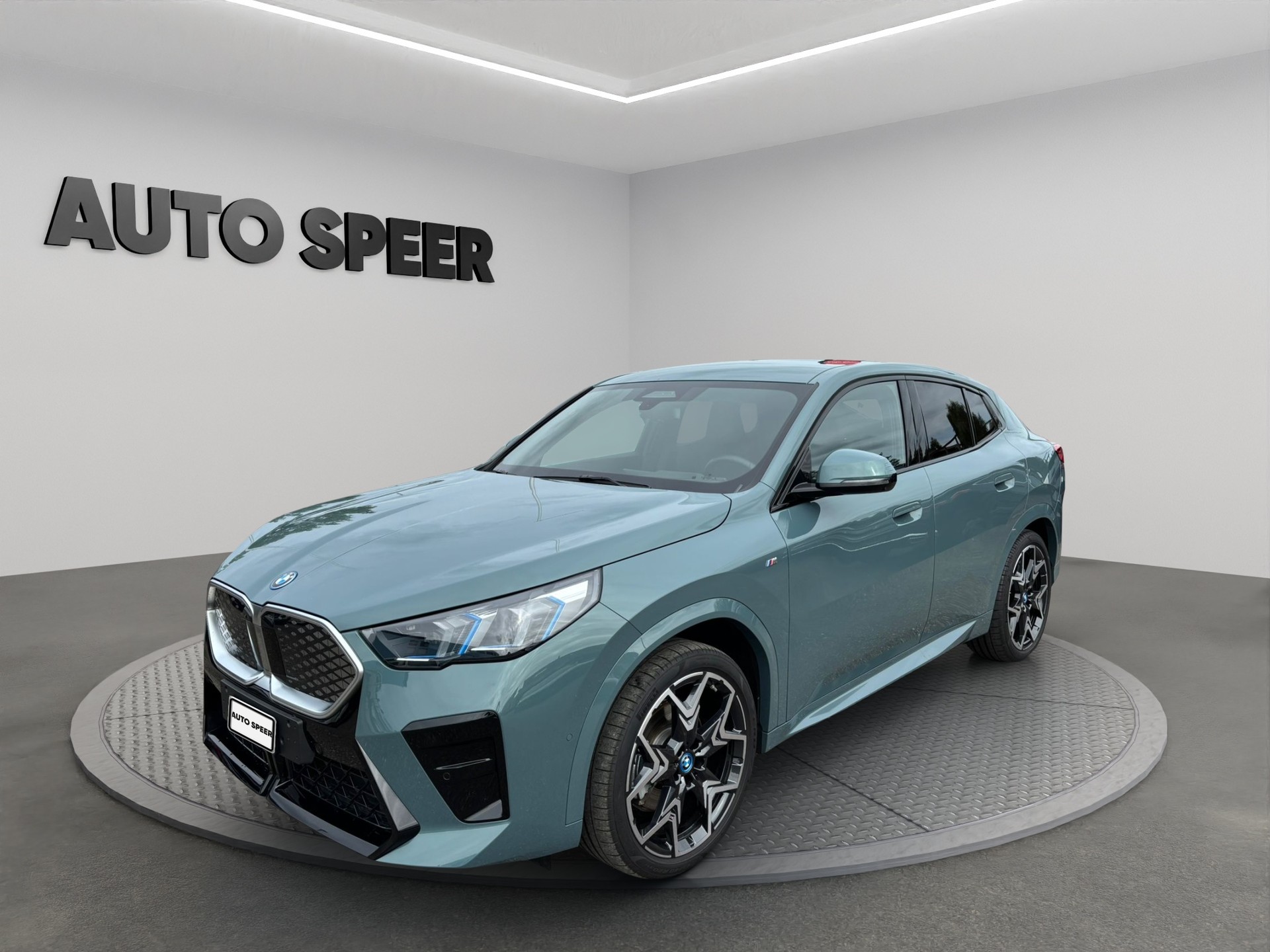 BMW iX2 xDrive30 M Sport | Elektro | Panorama | Driving Assist Pro | CH Schweizer Fahrzeug - Werksgarantie und Gratisservice-image-0