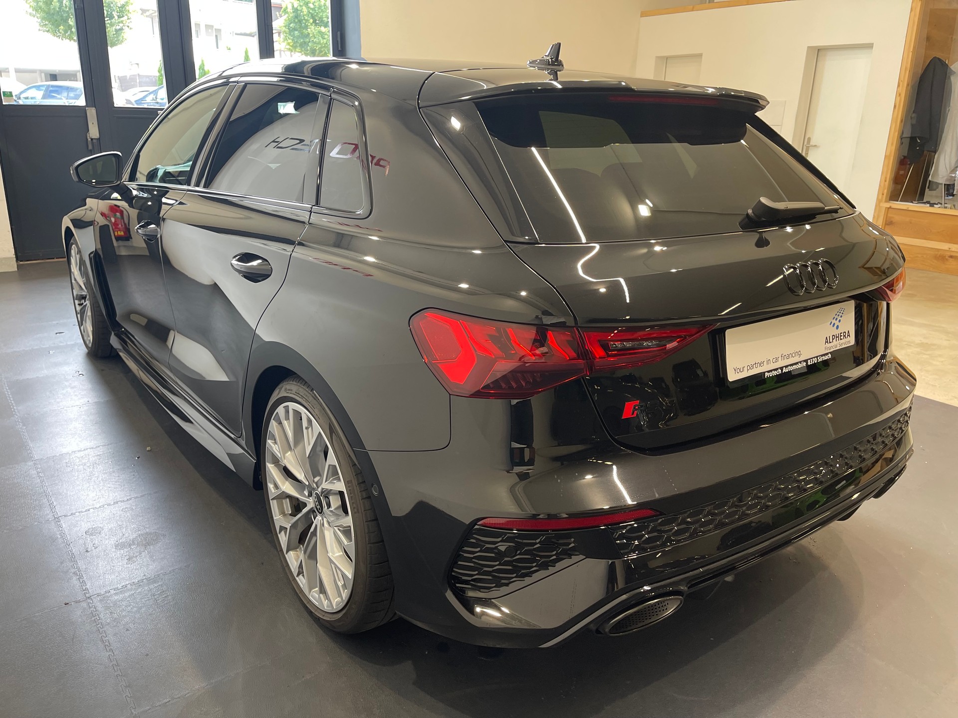 AUDI RS3 Sportback 2.5 TSI quattro S-tronic-image-5